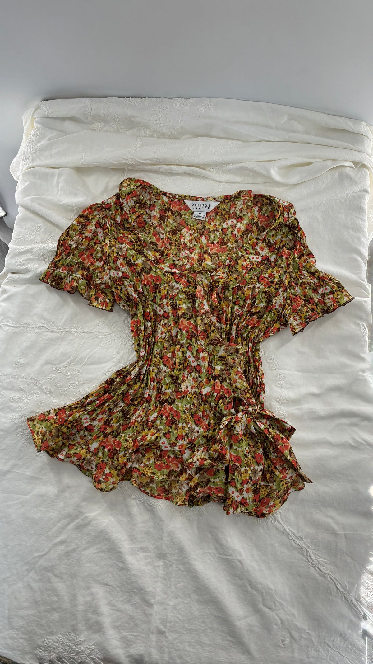 Vintage ALLISON TAYLOR Seasonal Crimped Tie Side, Puff Sleeve Blouse (Medium)