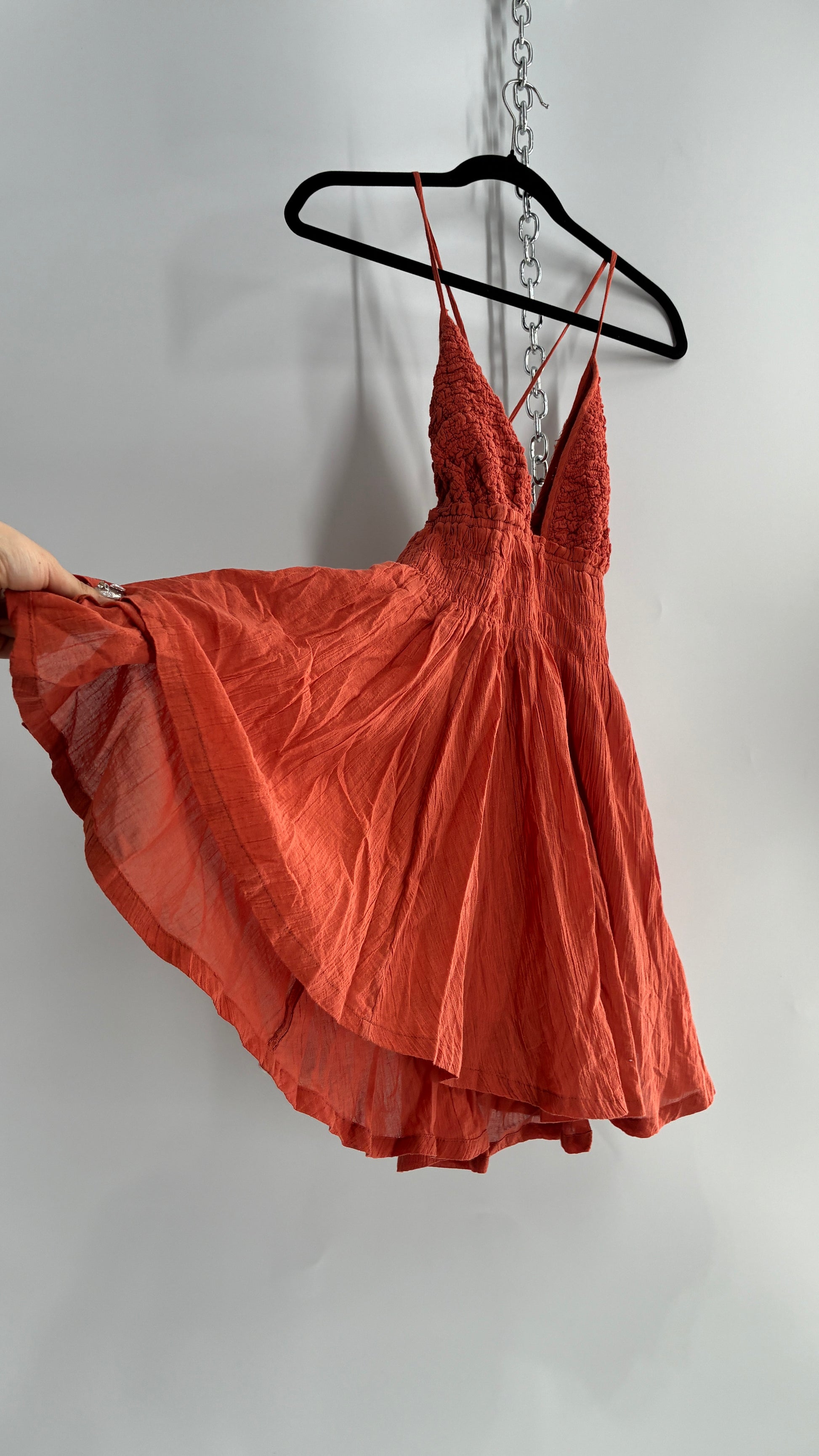Free People Burnt Orange Smocked Bust Voluminous Mini Dress (Small) – The Thrifty Hippy