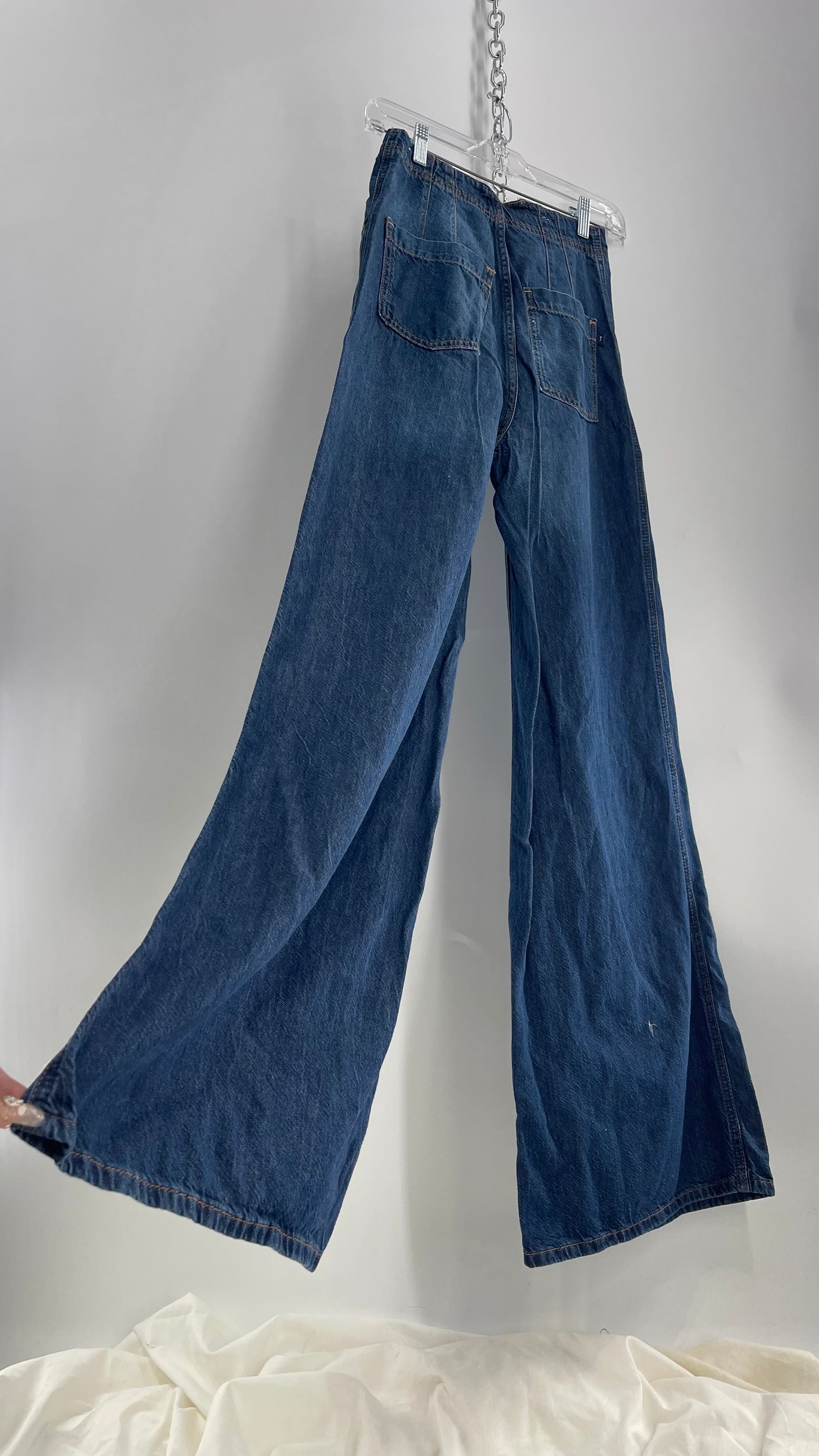 Pilcro High Waisted Medium Wash Wide Leg Jeans with Pleated Bum (27 Tall)