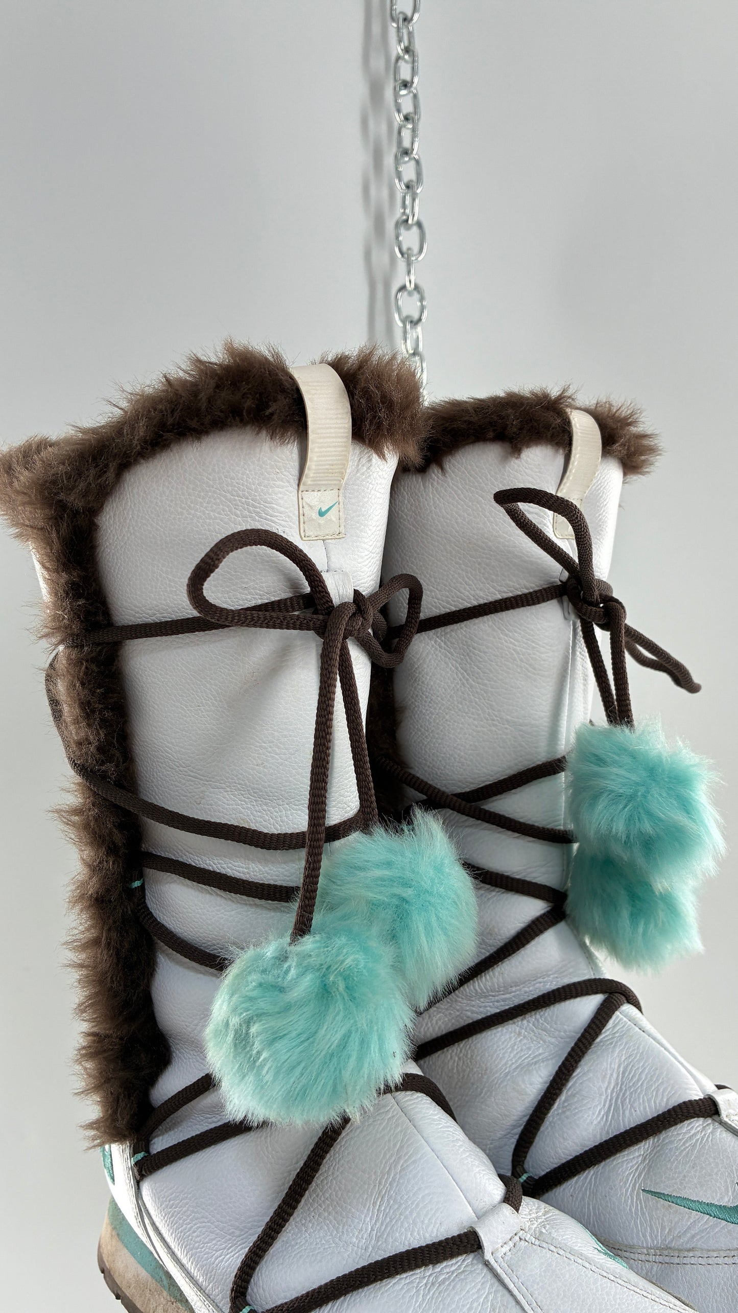 Vintage NIKE Pom Pom Snow Style White Boots Lined with Brown Fur, Turquoise Details (9)