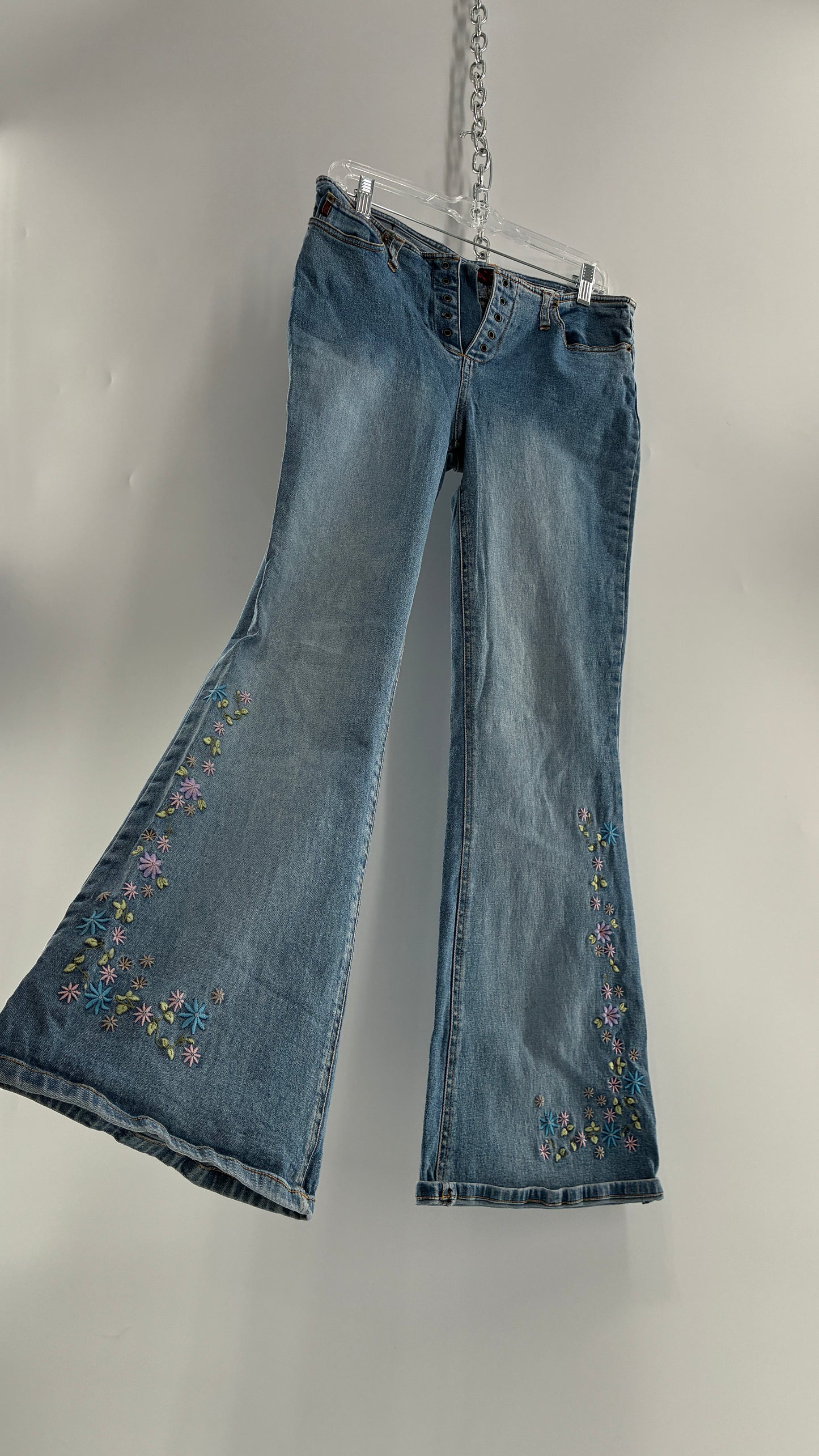Vintage MUDD Light Wash, Low Rise Jeans with Grommet Waistband and Embroidered Florals (11)