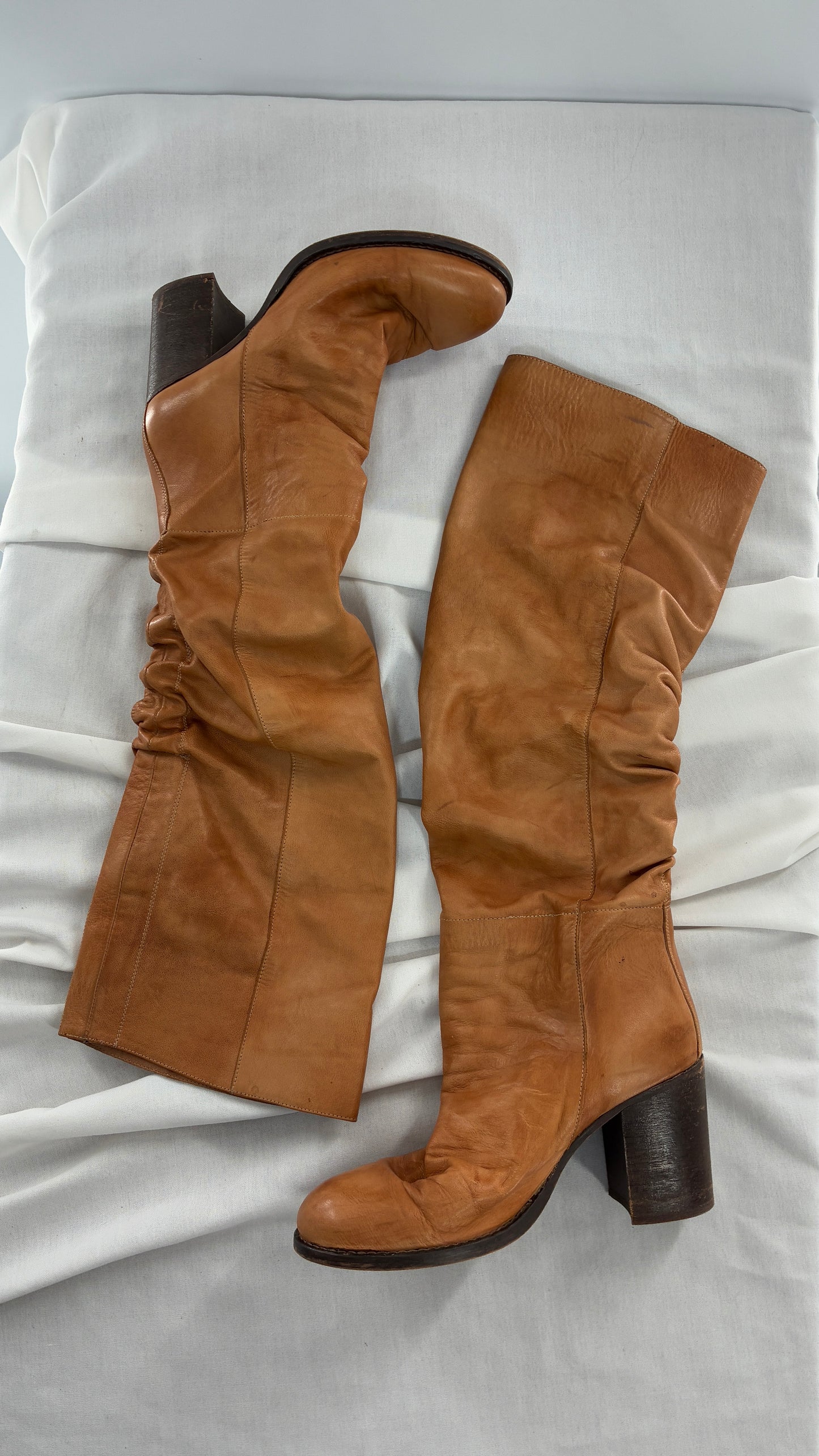 Vintage FREE PEOPLE Elle Tall Round Toe Scrunch Back Leather Boots Made in Portugal (38)