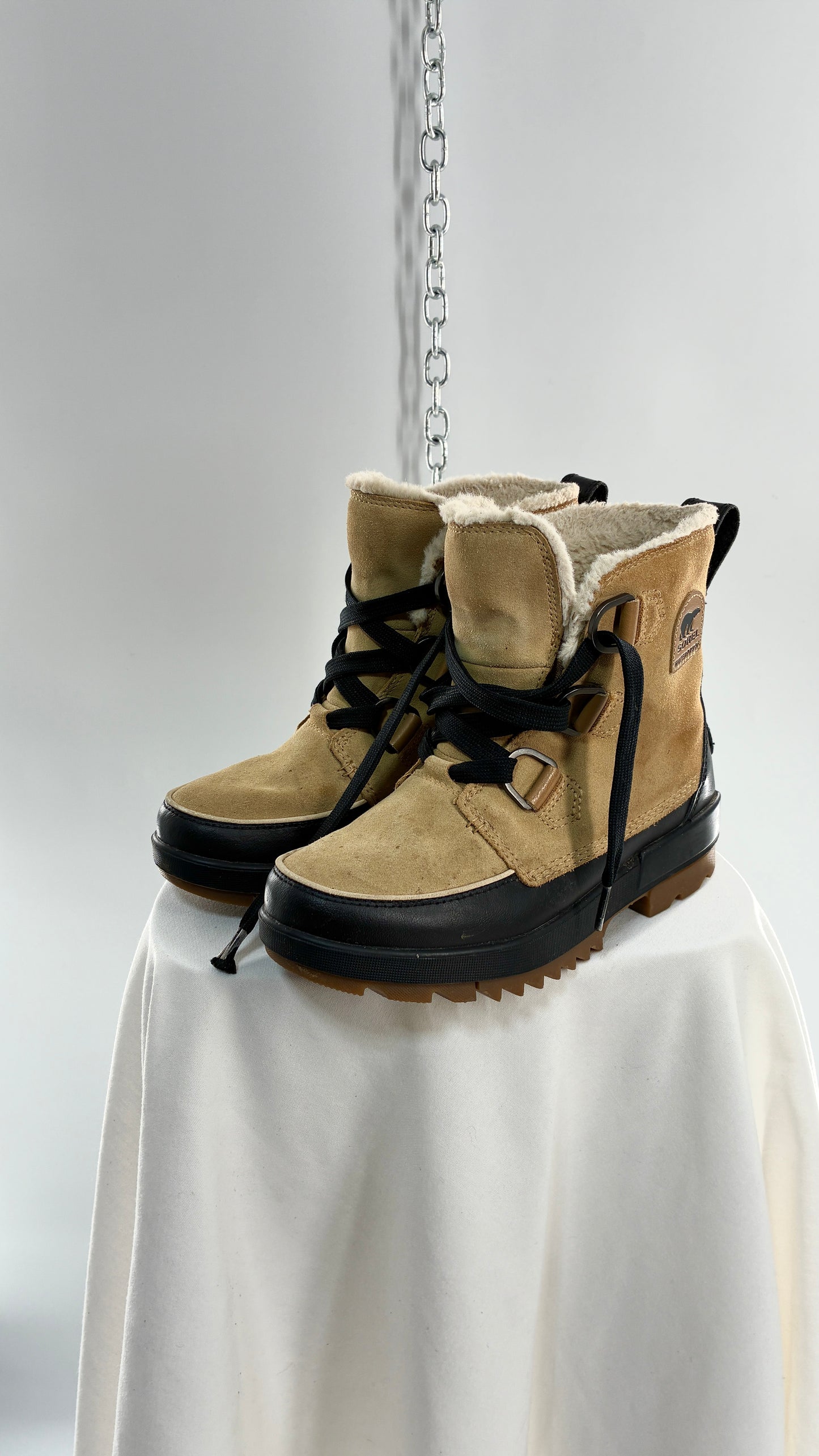 SOREL Tivoli Boots Tan with Thick Black Laces (7.5)
