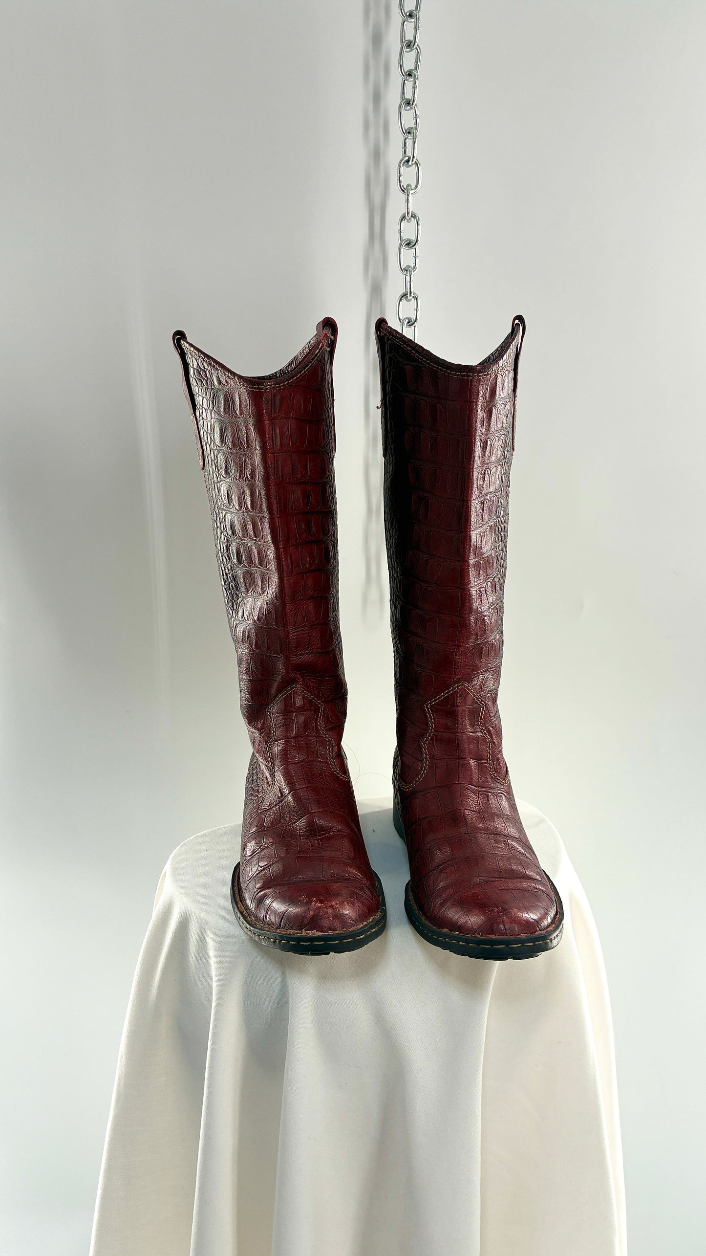 Vintage BORN Red Genuine Leather Crocodile Embossed Pointed Toe Boots (8.5)
