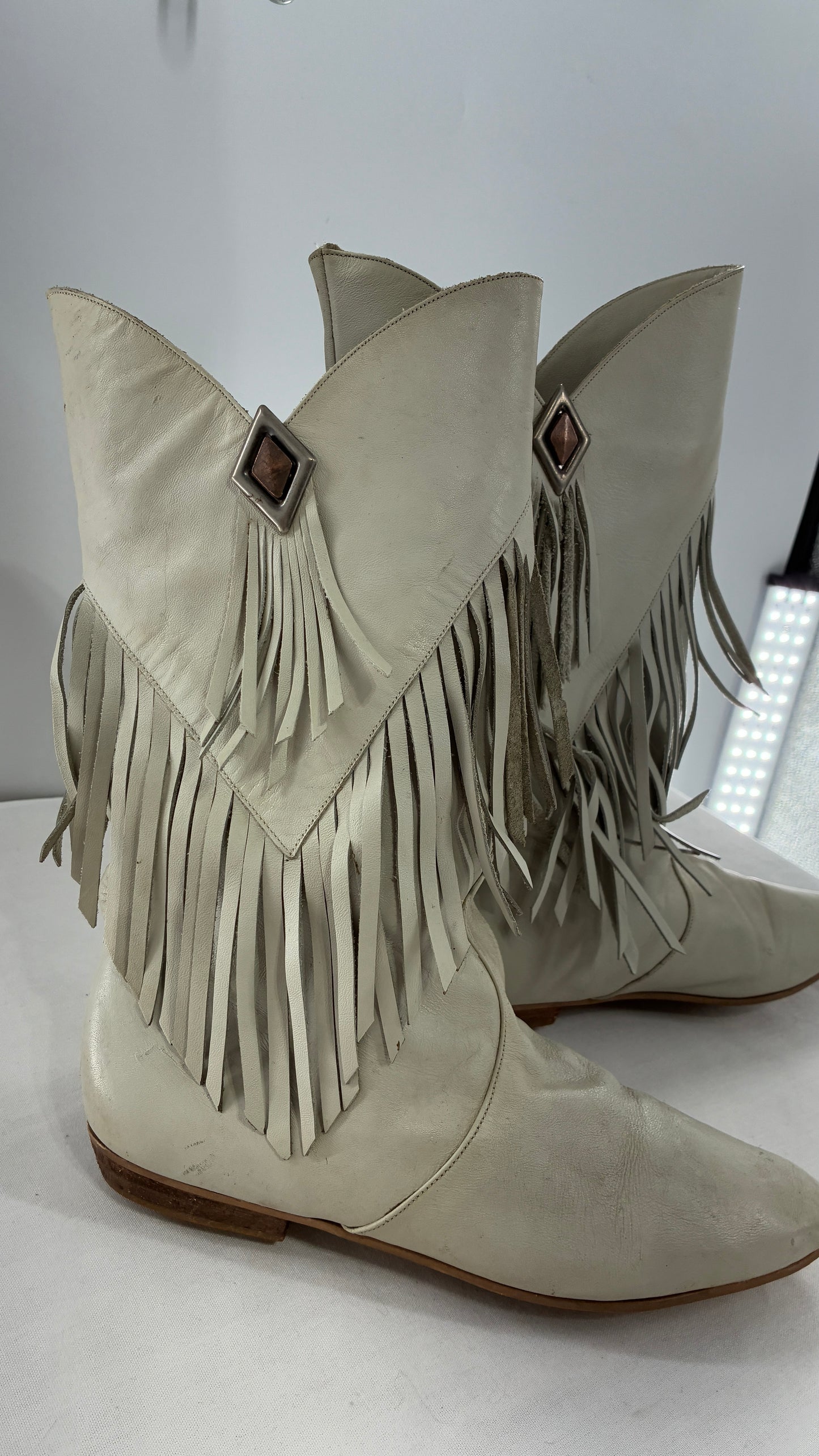 LJ SIMONE NEW YORK Off White, Slouchy Genuine Leather Fringed Boots (6.5)