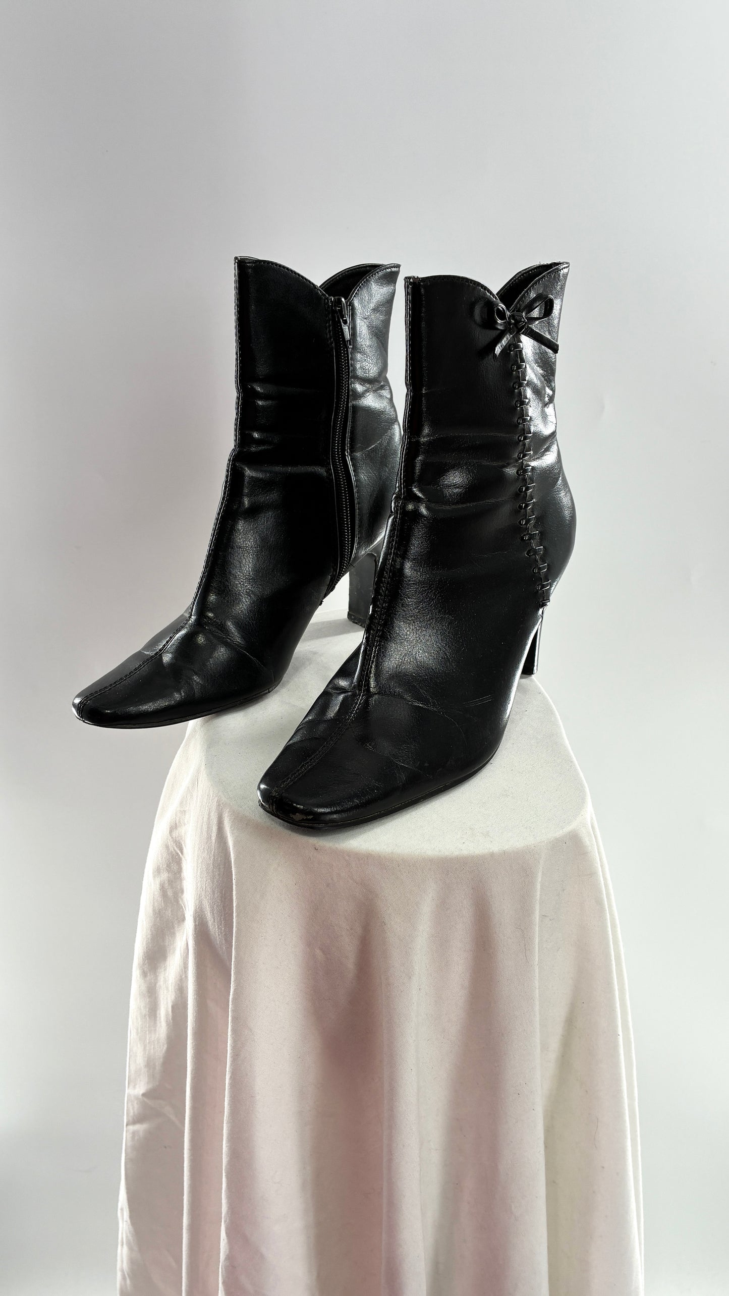 Vintage EXPRESSIONS Black Square Toe Kitten Heel Boots with Lace Up, Bow Side Details (8)