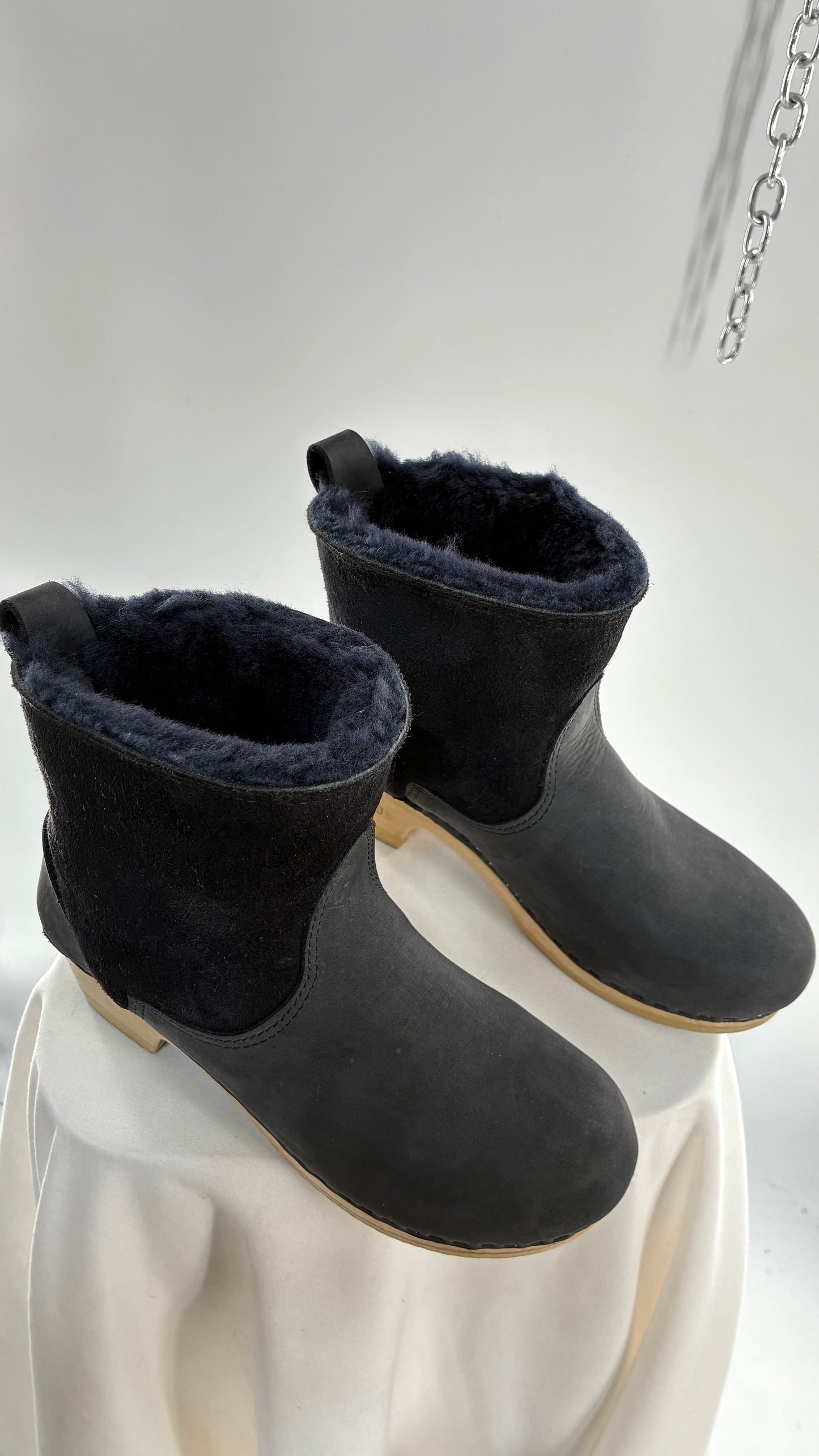 Vintage SVEN Black Leather Clog Boot with Sherpa Lining (40)