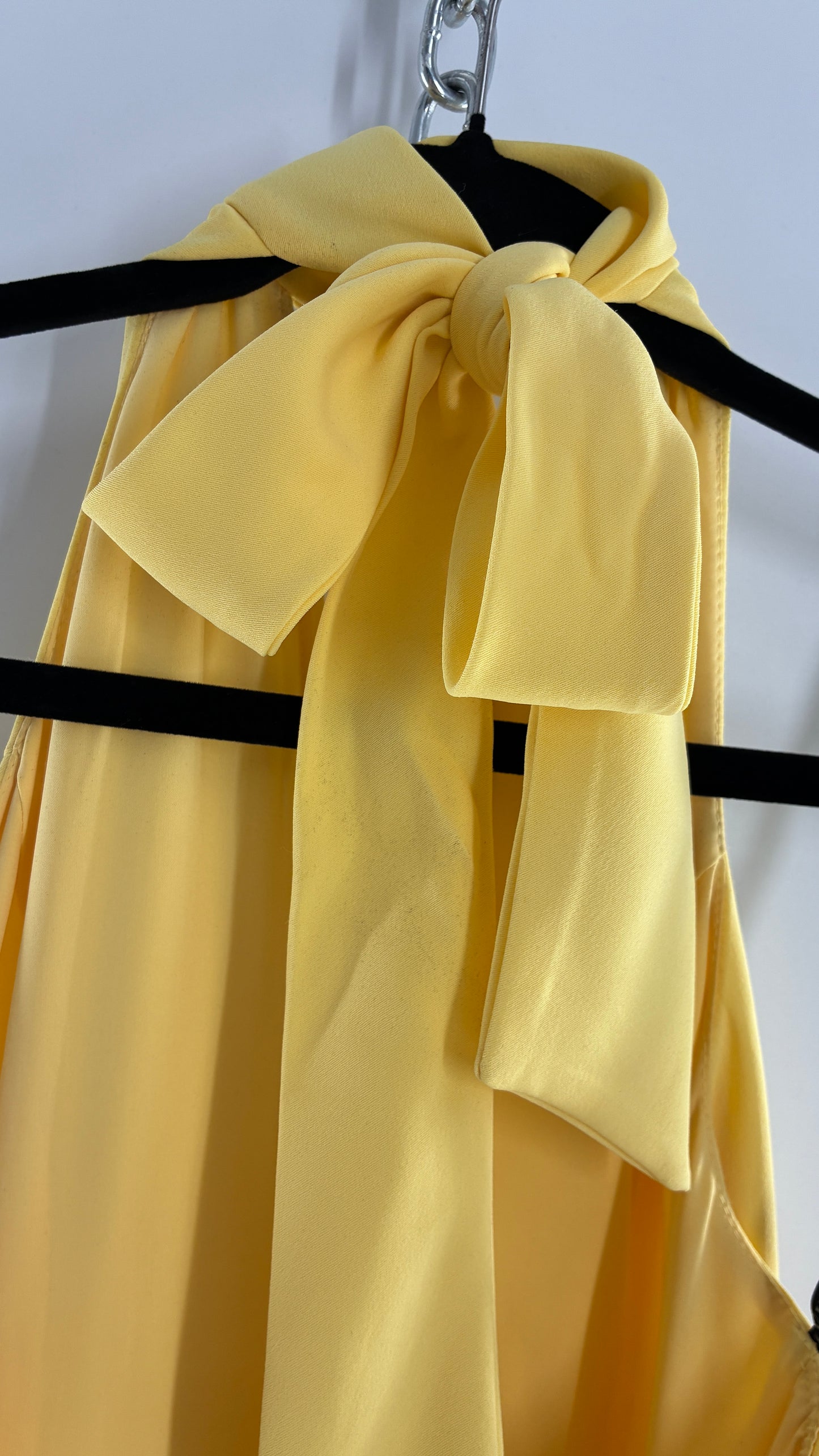 BLACK HALO Yellow High Neck Open Back 1950s Style Circle Skirt Dress with Tags Attached (8,10)