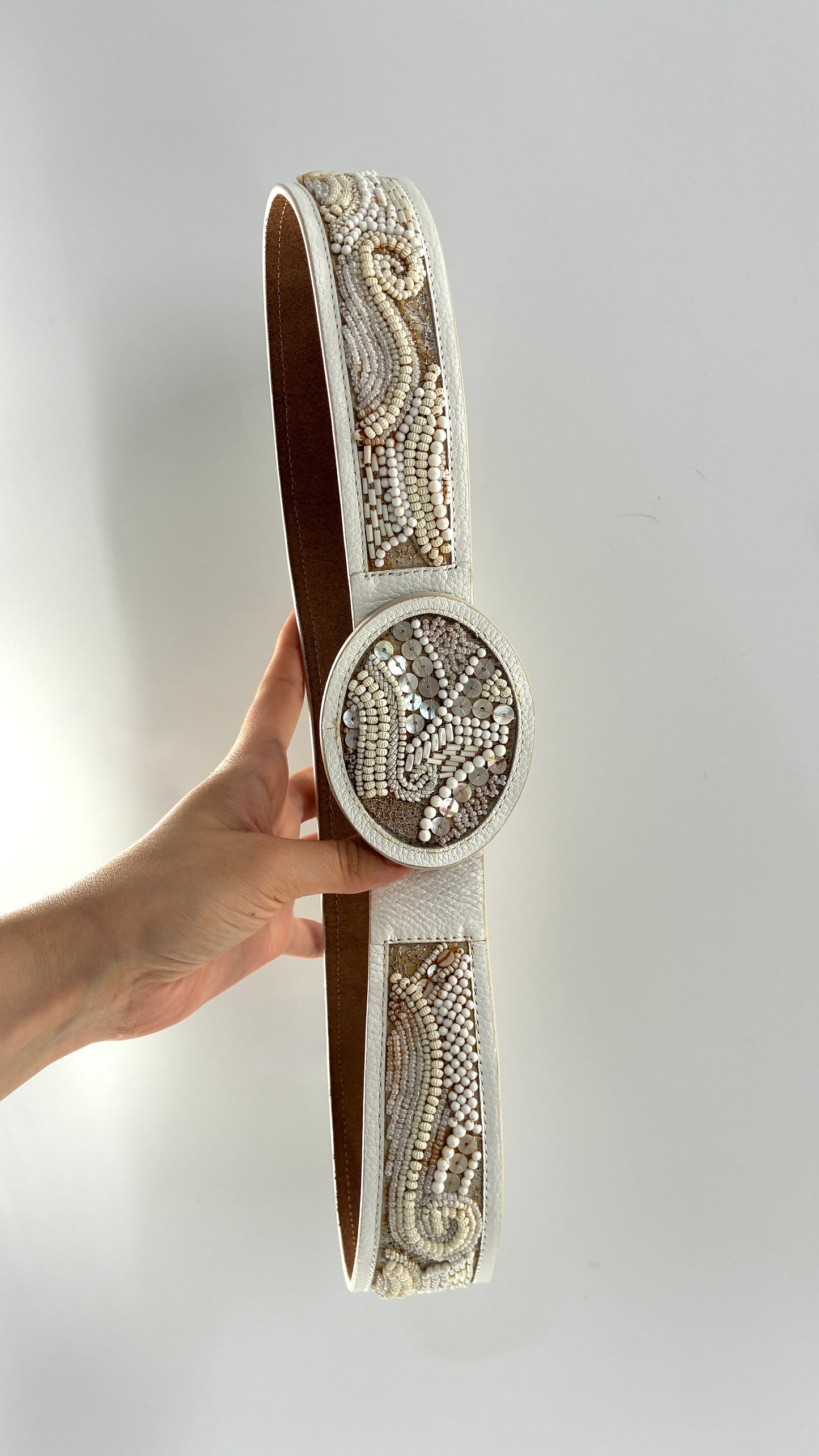 Vintage White Leather Belt with Beaded Details and Oval Buckle