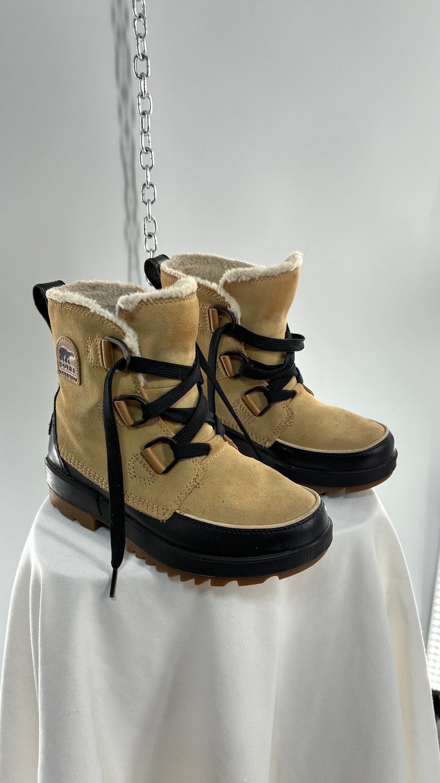 SOREL Tivoli Boots Tan with Thick Black Laces (7.5)