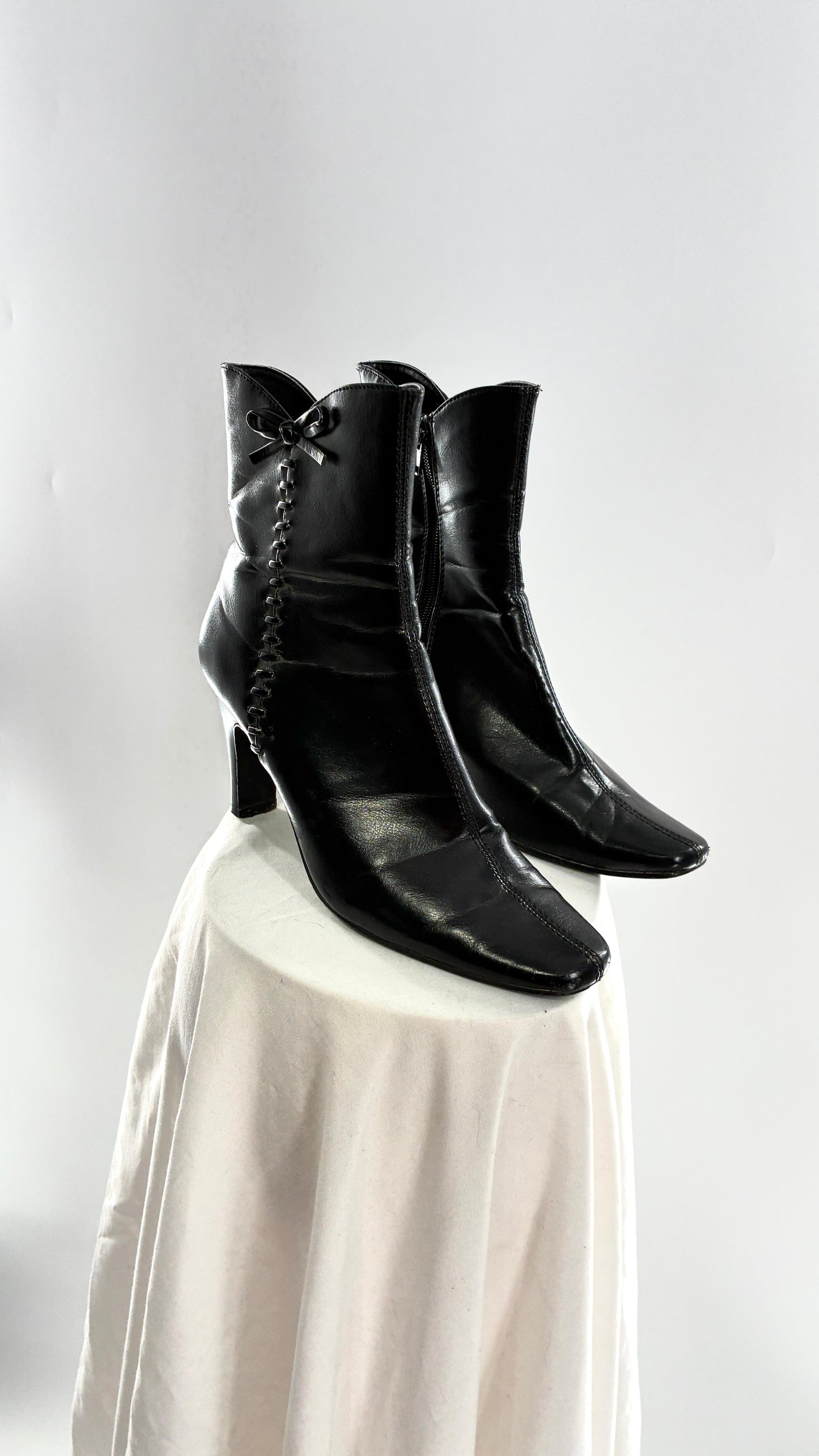 Vintage EXPRESSIONS Black Square Toe Kitten Heel Boots with Lace Up, Bow Side Details (8)