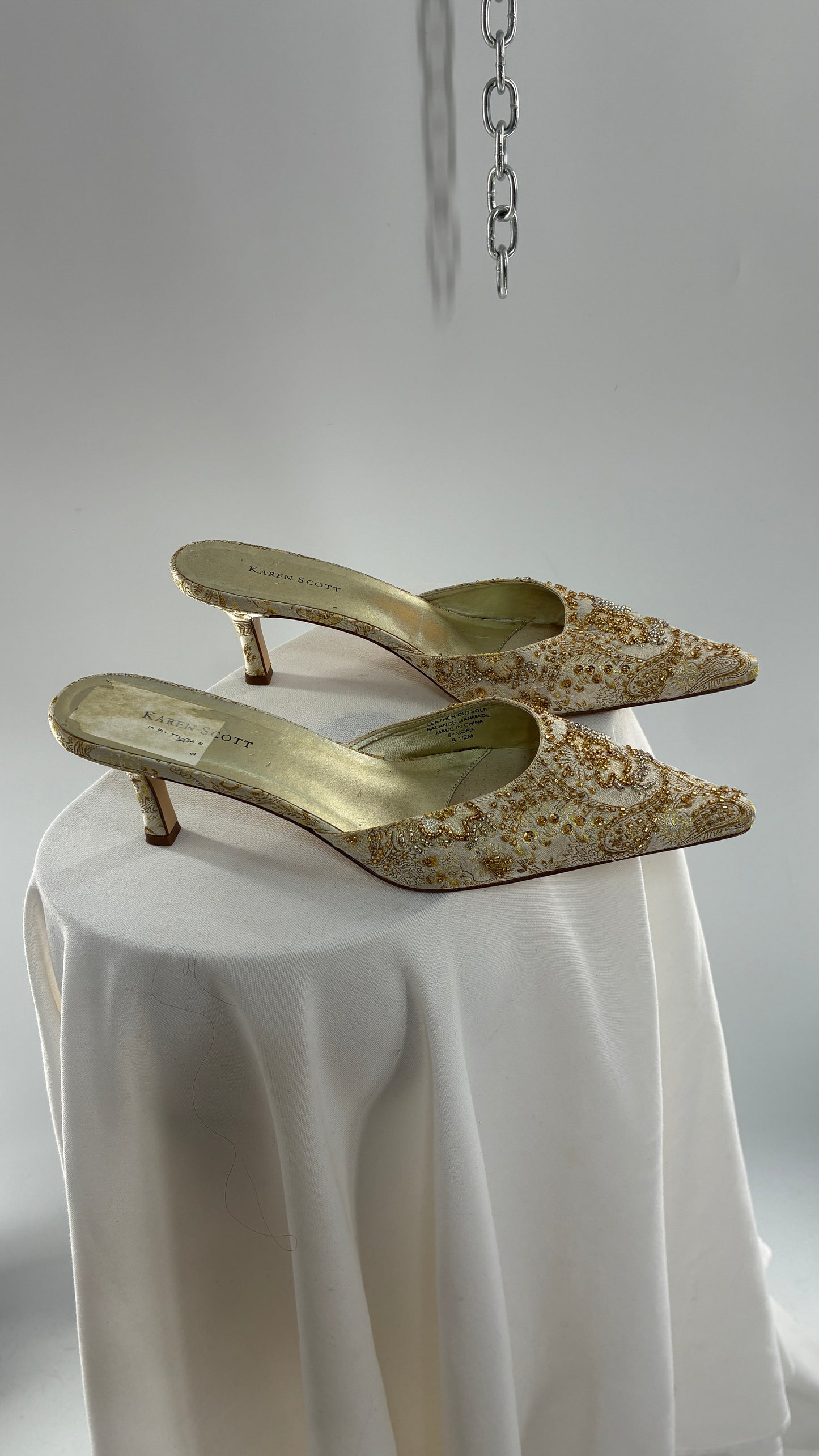 Vintage Karen Scott Samora Brocade Ivory and Gold Beaded Pointed Toe Kitten Heel (9.5)
