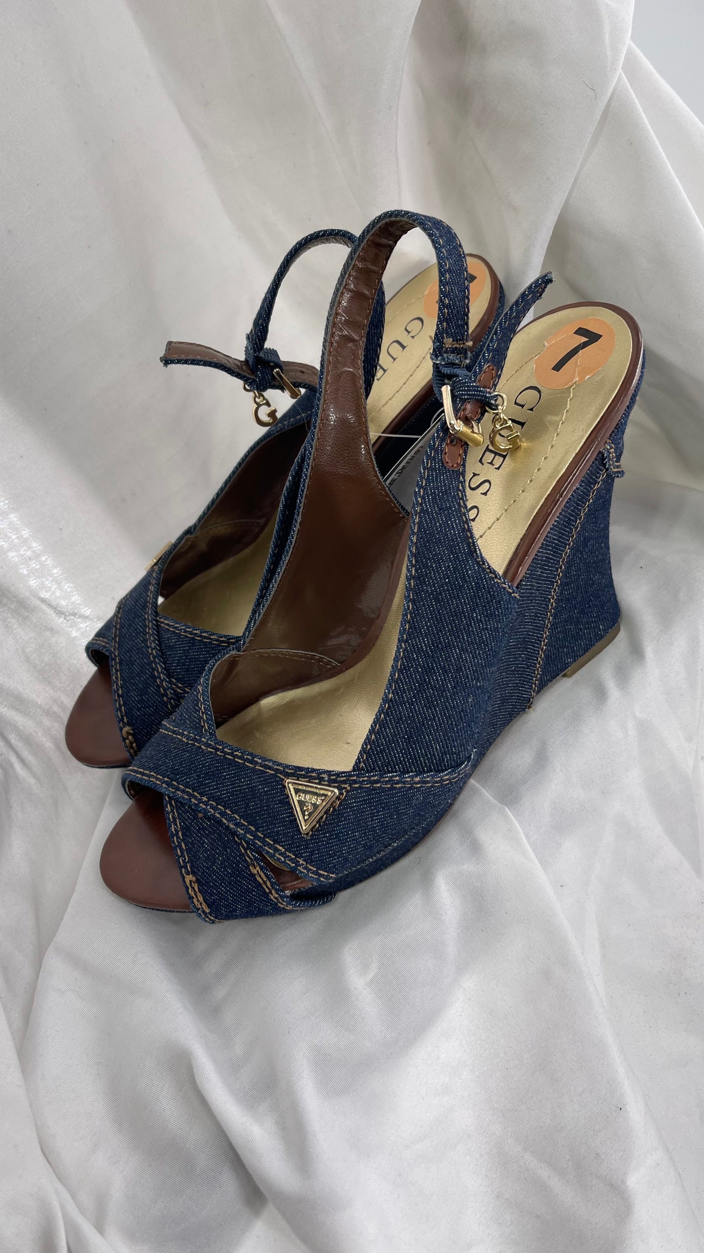 Vintage GUESS Dark Denim Jeans Wedges with Slingback Strap and Iconic Logo (7)