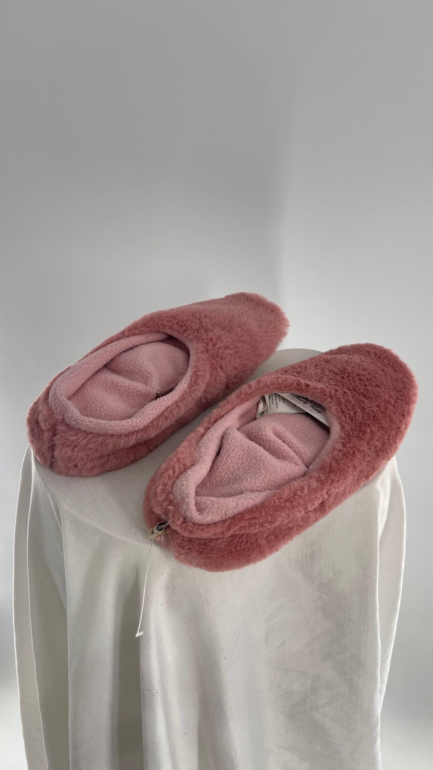 Pantuss Pink Fuzzy Slipper with Microwaveable Insoles (6/7)