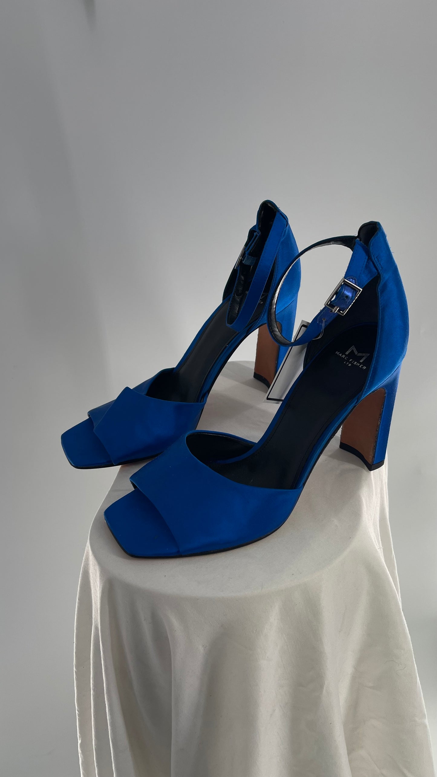 Vintage Marc Fischer Royal Blue Satin Heel (9)