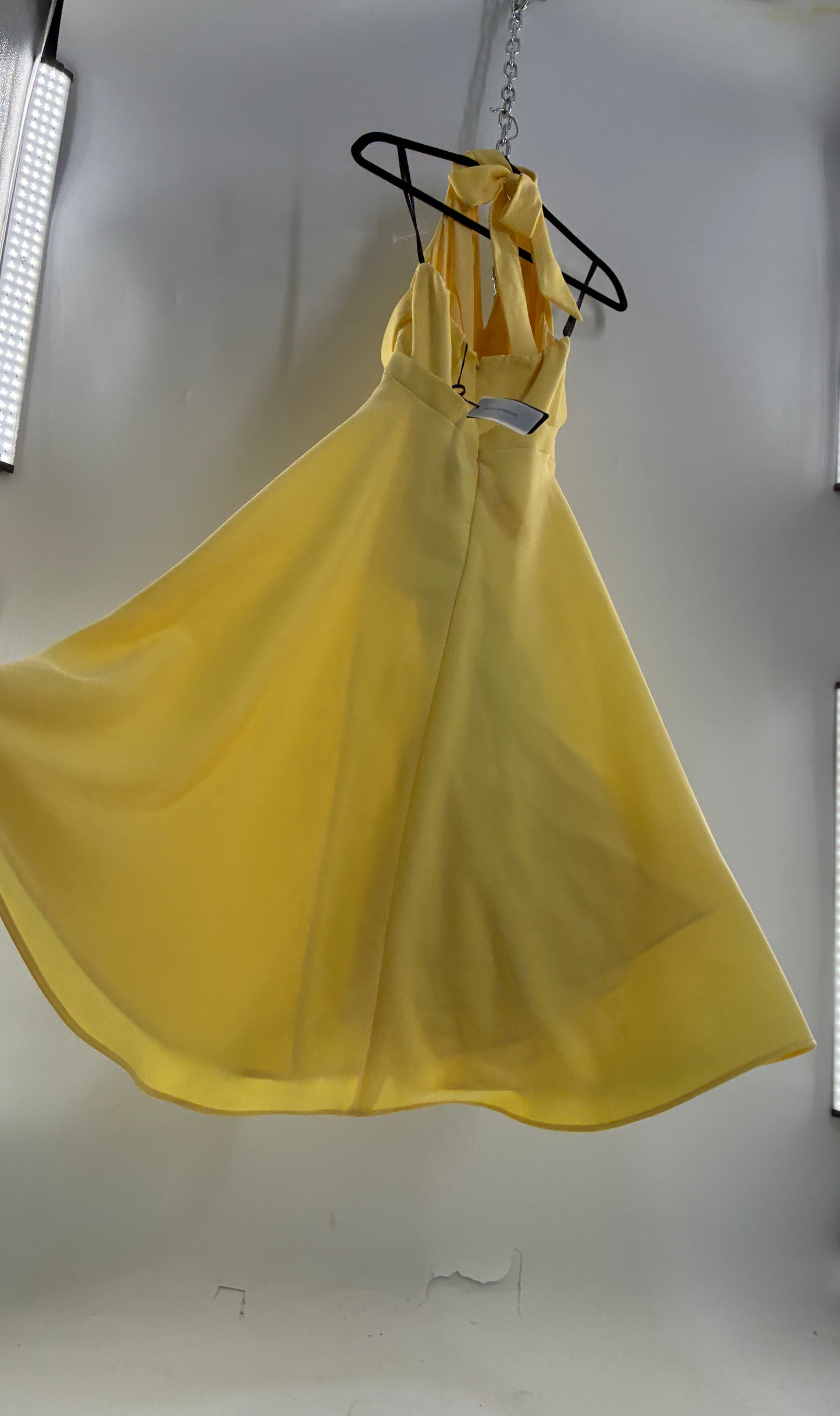 BLACK HALO Yellow High Neck Open Back 1950s Style Circle Skirt Dress with Tags Attached (8,10)