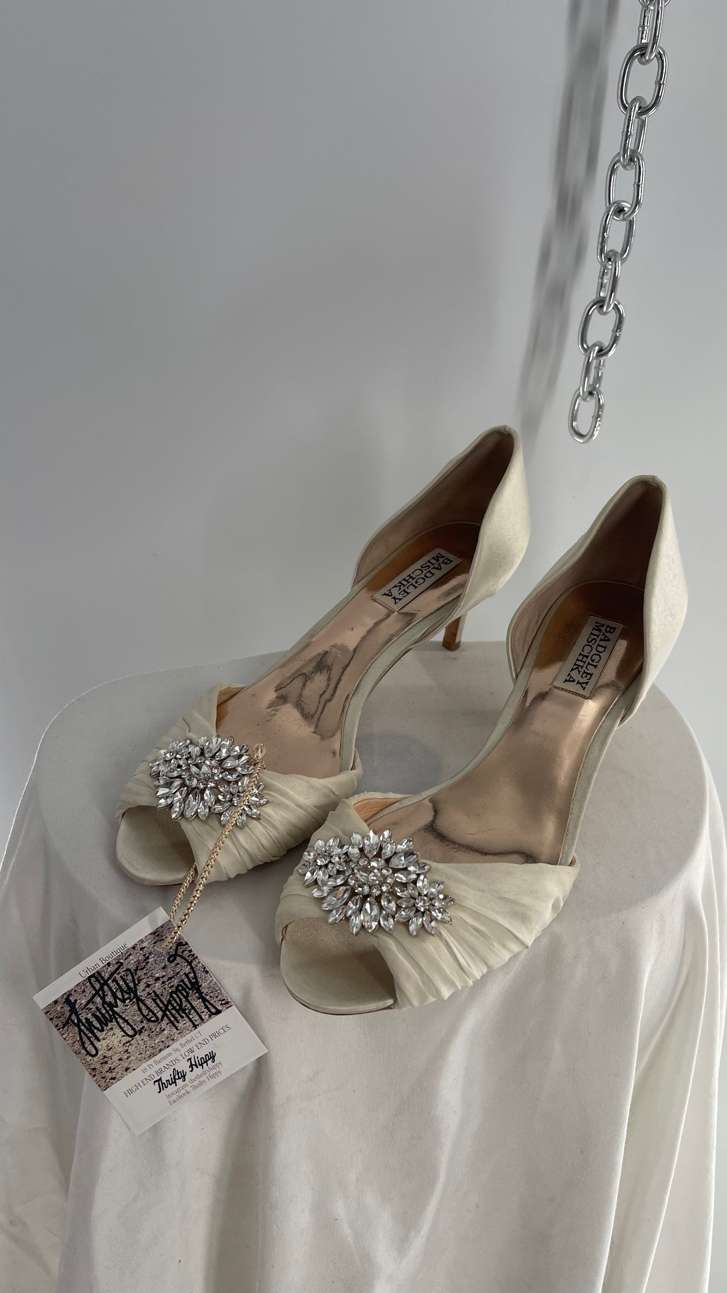 Badgley Mischka Ivory Satin Peep Toe Kitten Heel with Crystal Broche (8)