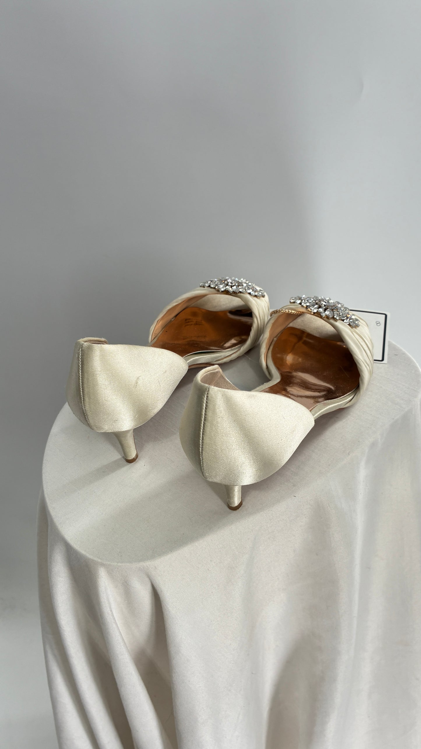 Badgley Mischka Ivory Satin Peep Toe Kitten Heel with Crystal Broche (8)