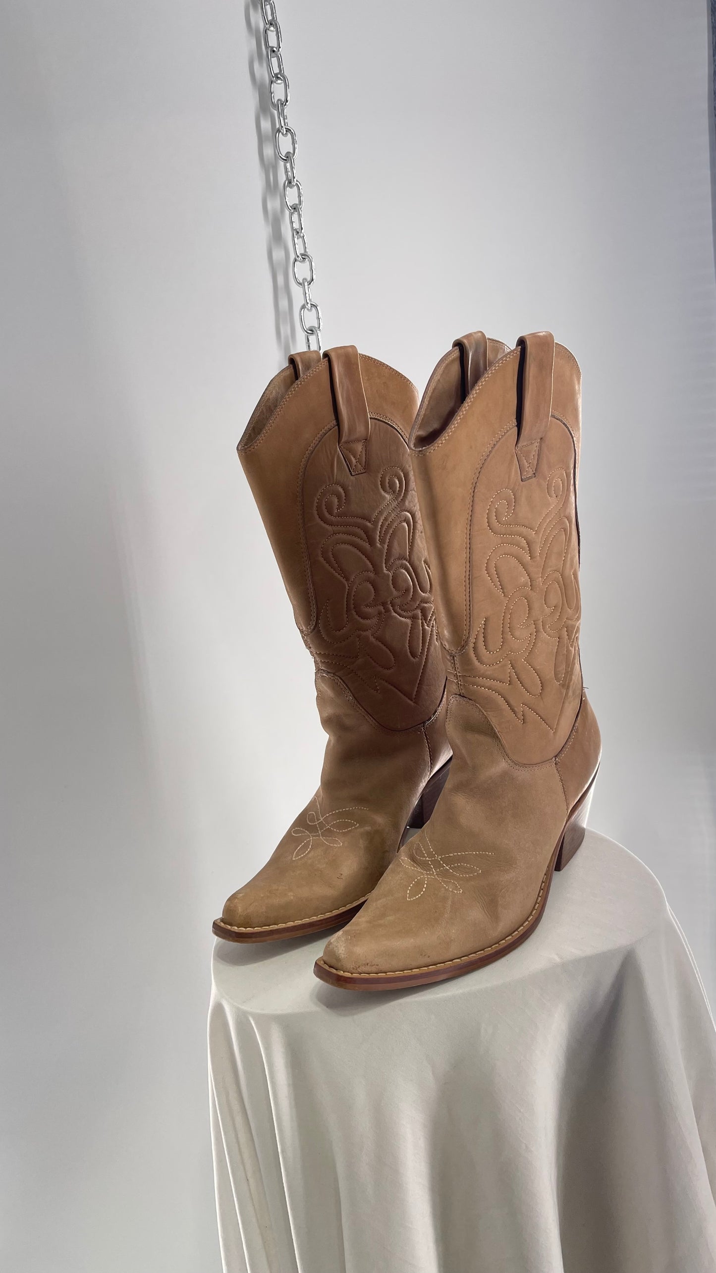 Vintage Xenny Penny Light Tan Embossed Cowboy Boots (9M)