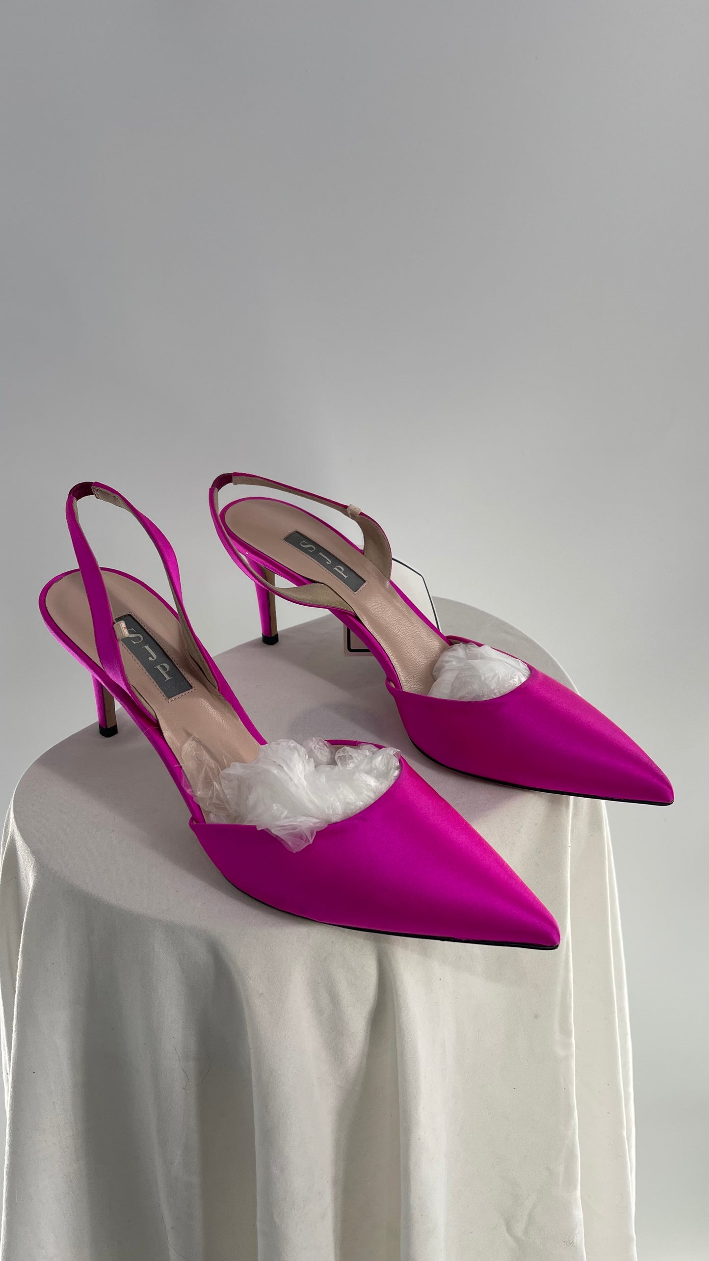 Vintage SJP Sarah Jessica Parker Hot Pink Satin Pointed Toe Slingback Kitten Heel (40)