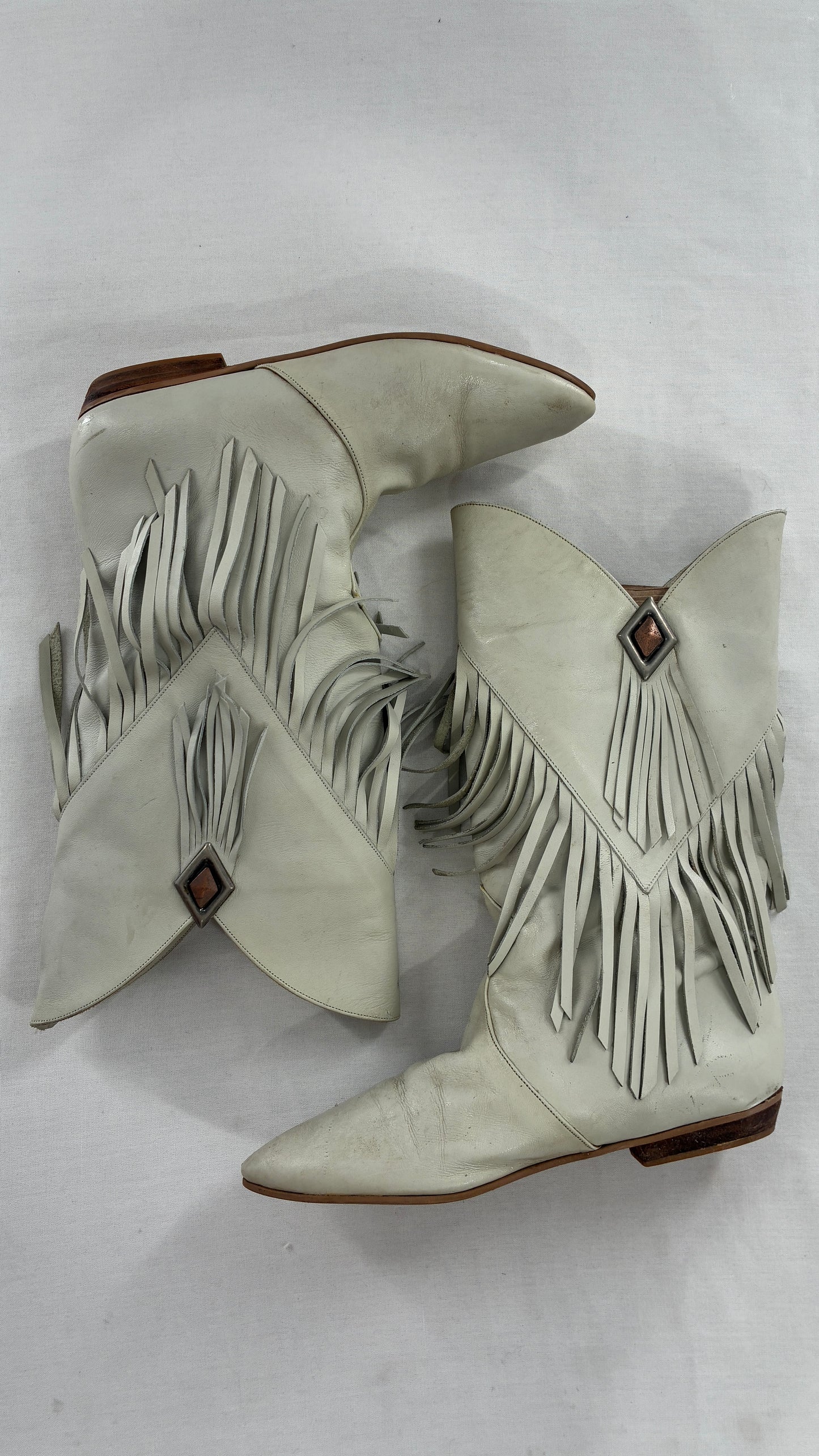 LJ SIMONE NEW YORK Off White, Slouchy Genuine Leather Fringed Boots (6.5)