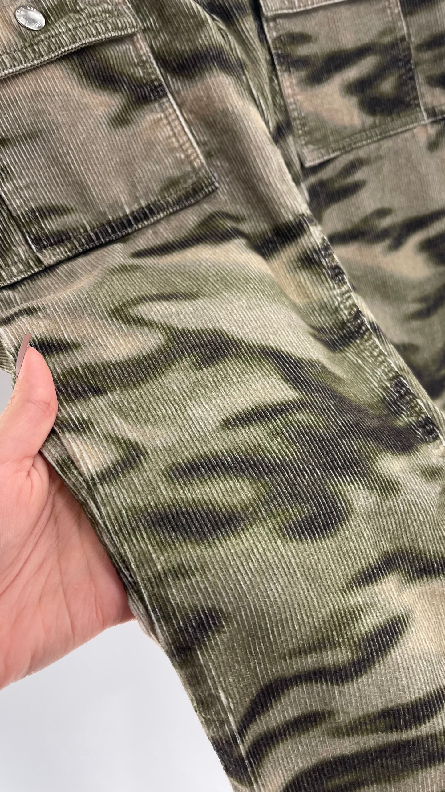 BDG Urban Outfitters Green 90s Army Print Cargos (0)