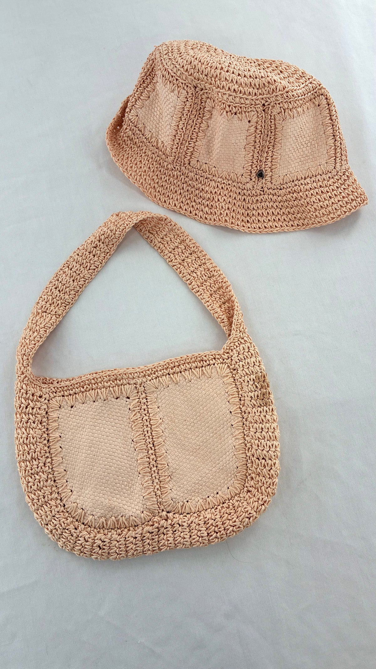 Vintage LIZ CLAIBORNE Natural Woven Shoulder Bag With Textured Border and Matching Sun Hat