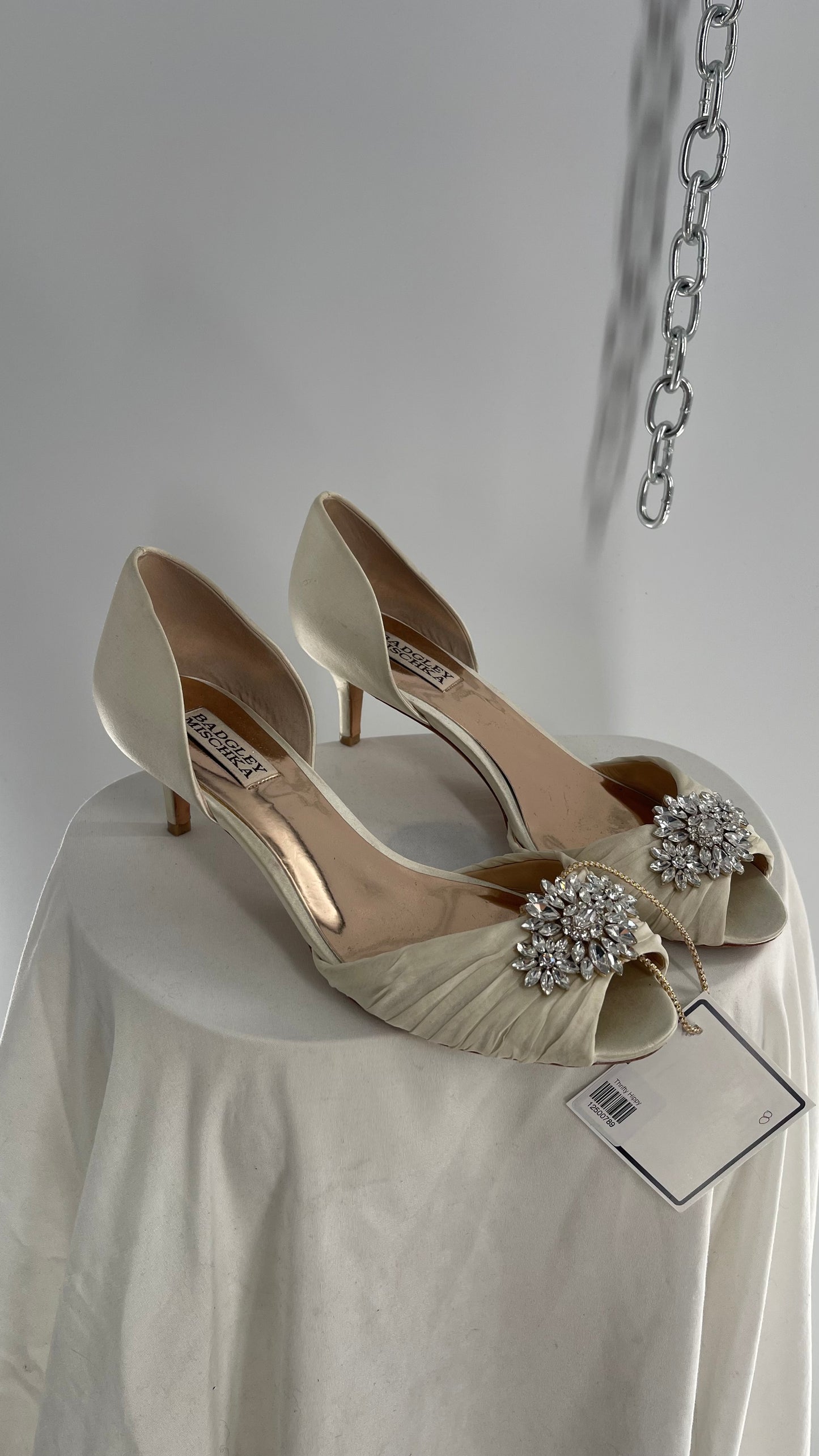 Badgley Mischka Ivory Satin Peep Toe Kitten Heel with Crystal Broche (8)