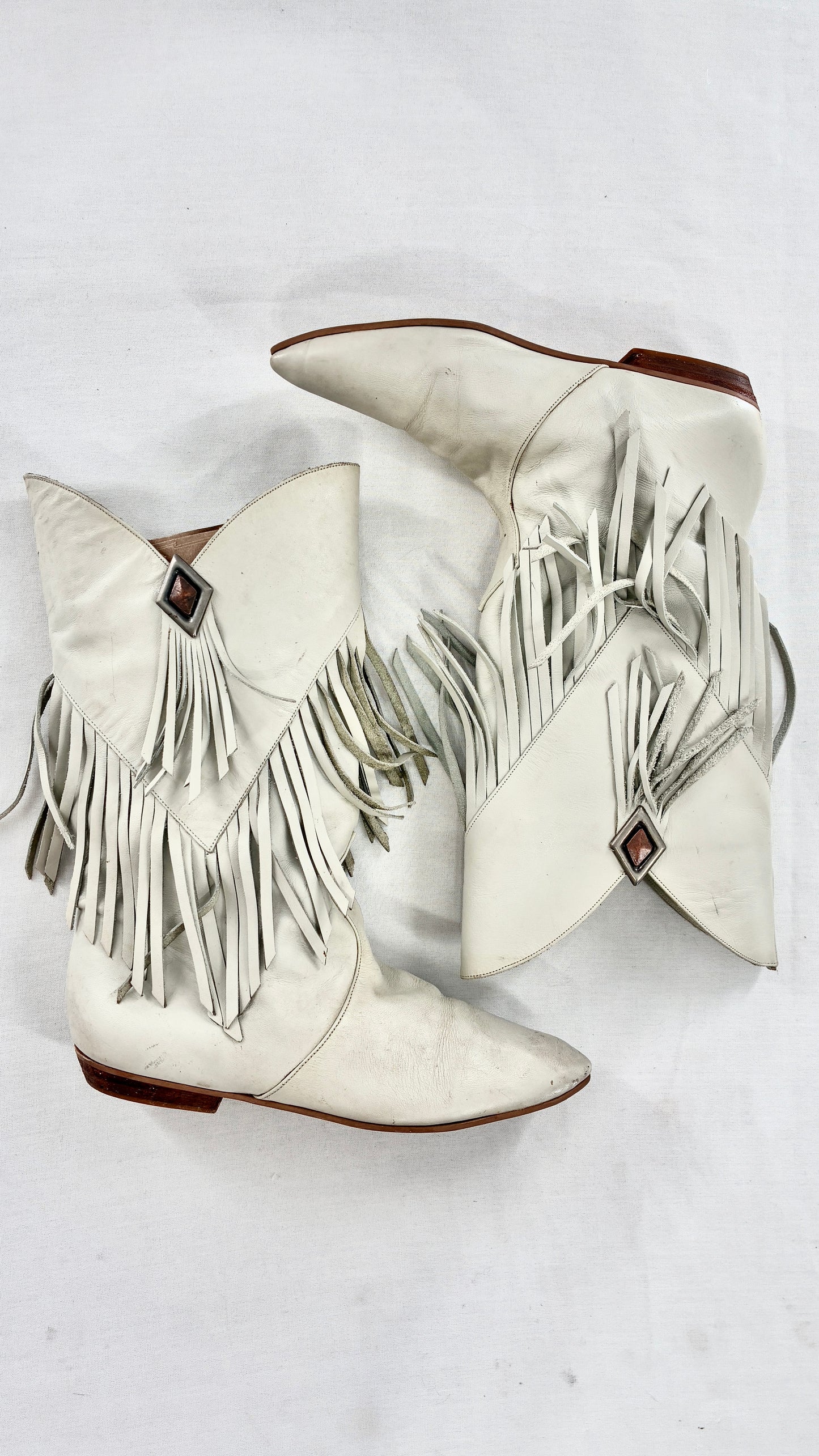 LJ SIMONE NEW YORK Off White, Slouchy Genuine Leather Fringed Boots (6.5)