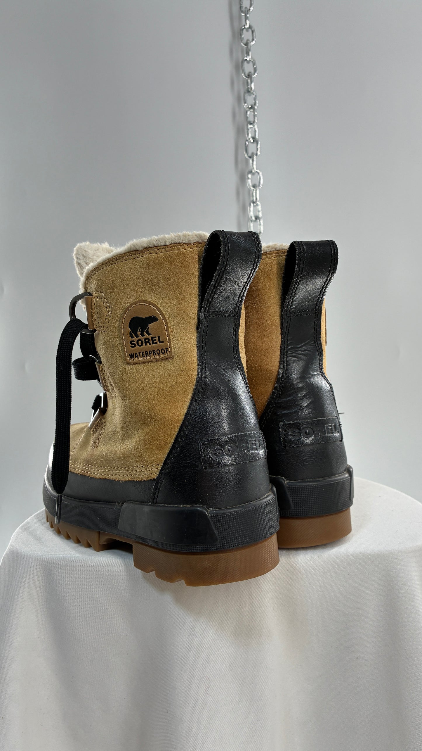 SOREL Tivoli Boots Tan with Thick Black Laces (7.5)