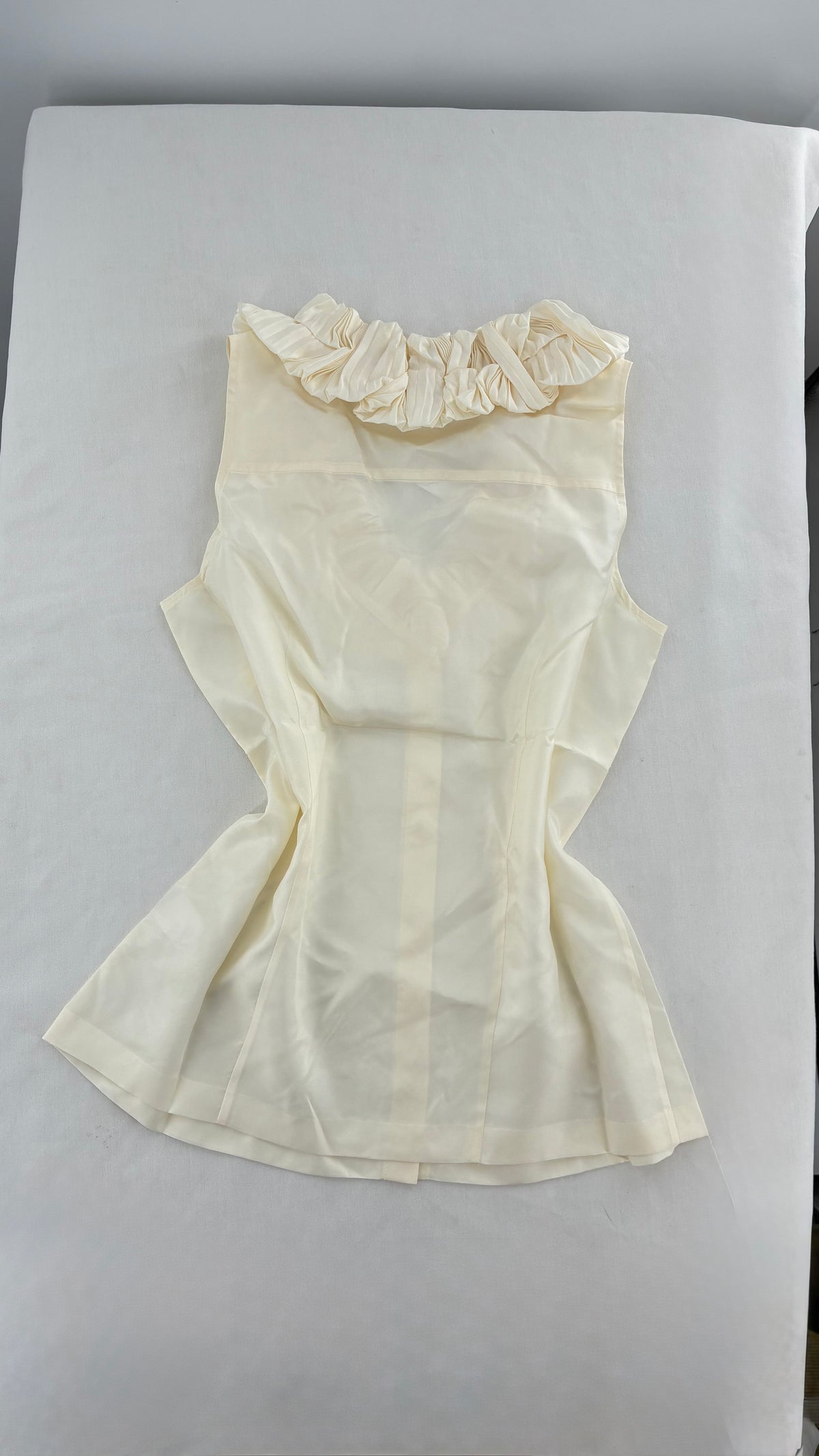 Vintage JCREW Ivory 100% Silk Button Front Sleeveless with Ruffled Neckline (0)