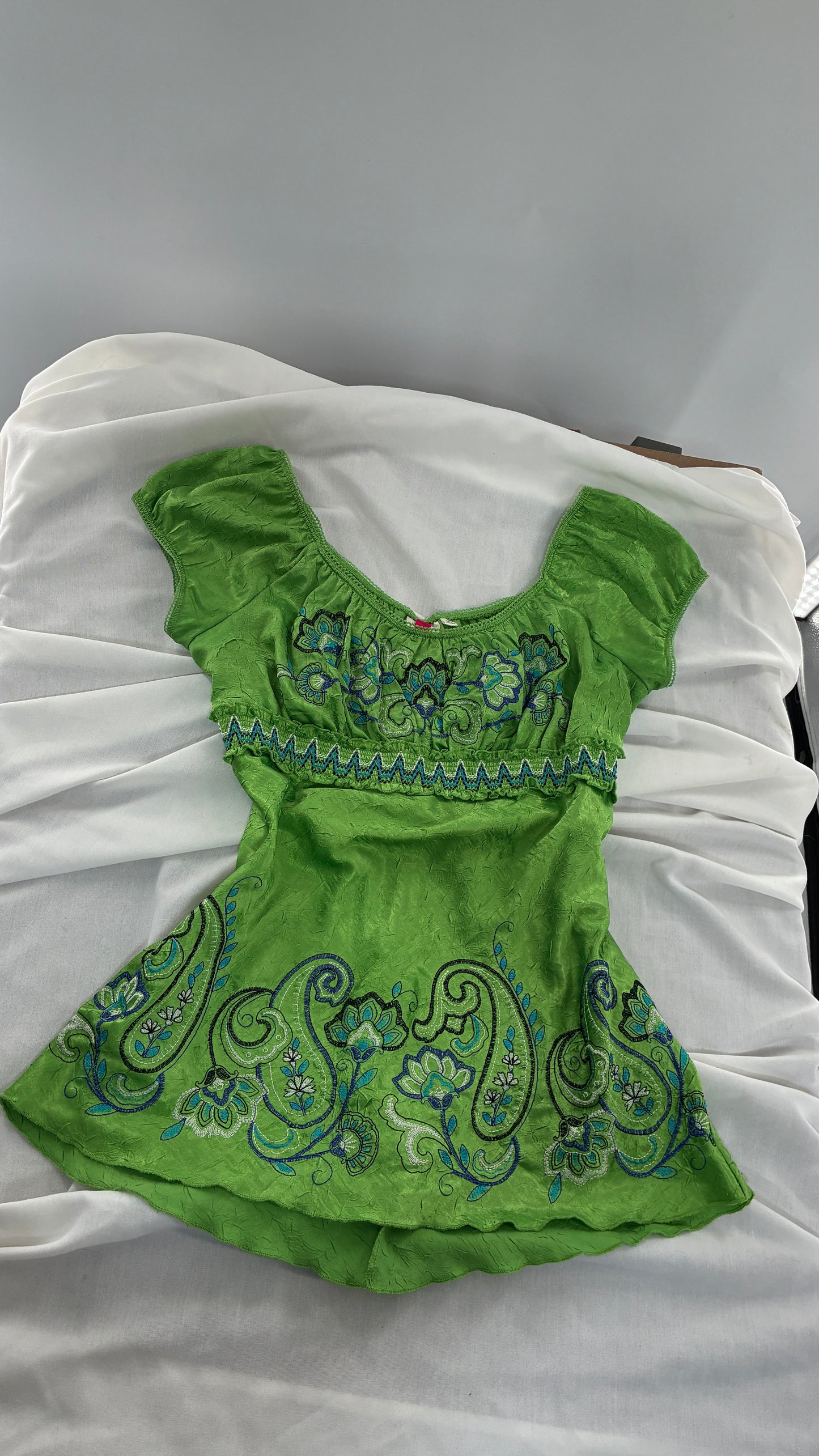 Vintage HEART SOUL Green Fully Embroidered Tie Back Puff Sleeve Top (Large)