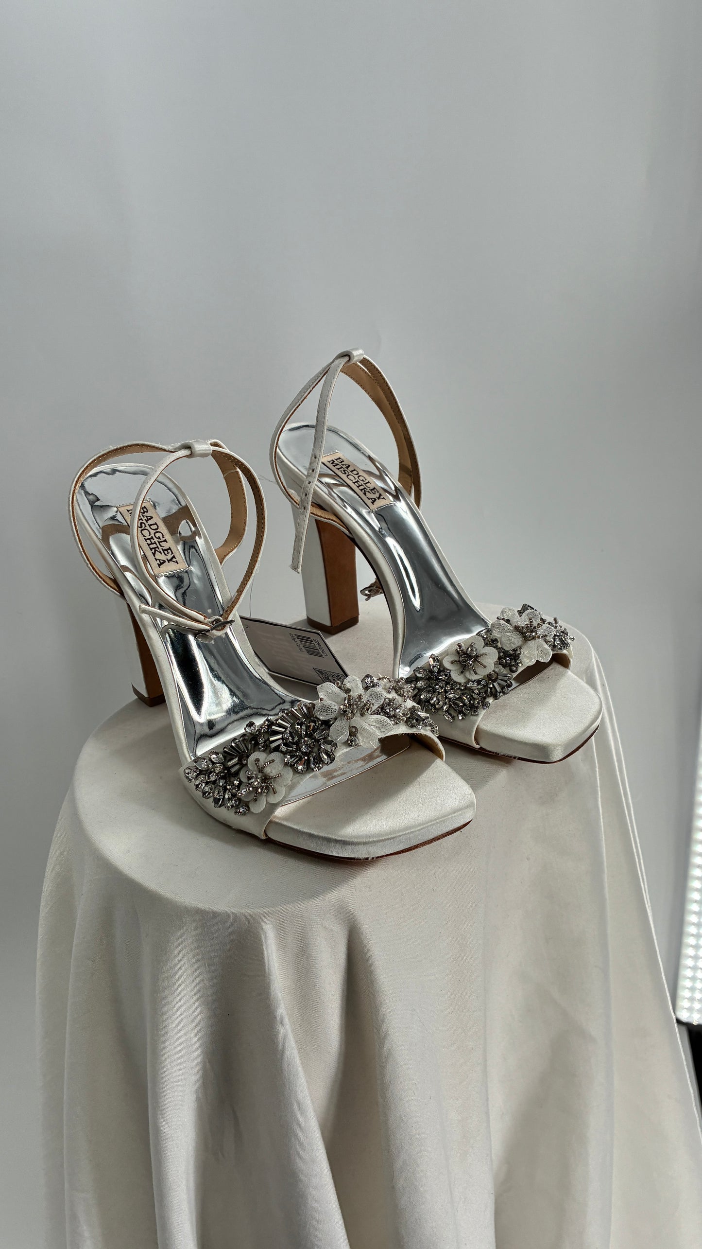 BADGLEY MISCHKA White Square Toe Embellished Florals Heels (9.5)
