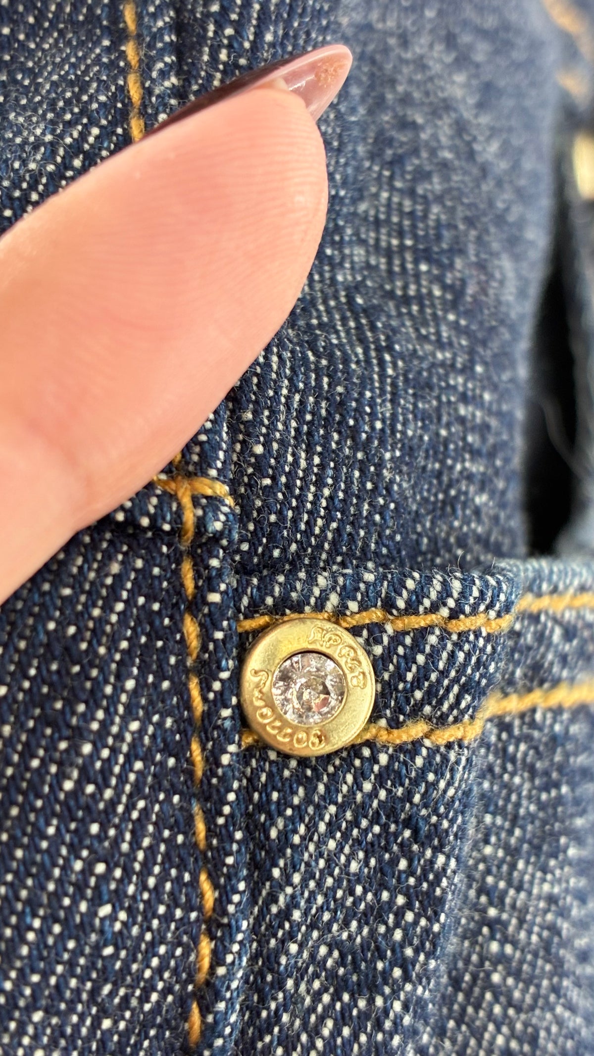 Deadstock Vintage Iconic APPLE BOTTOM JEANS with Apple Pockets and Embroidered Lettering (24)