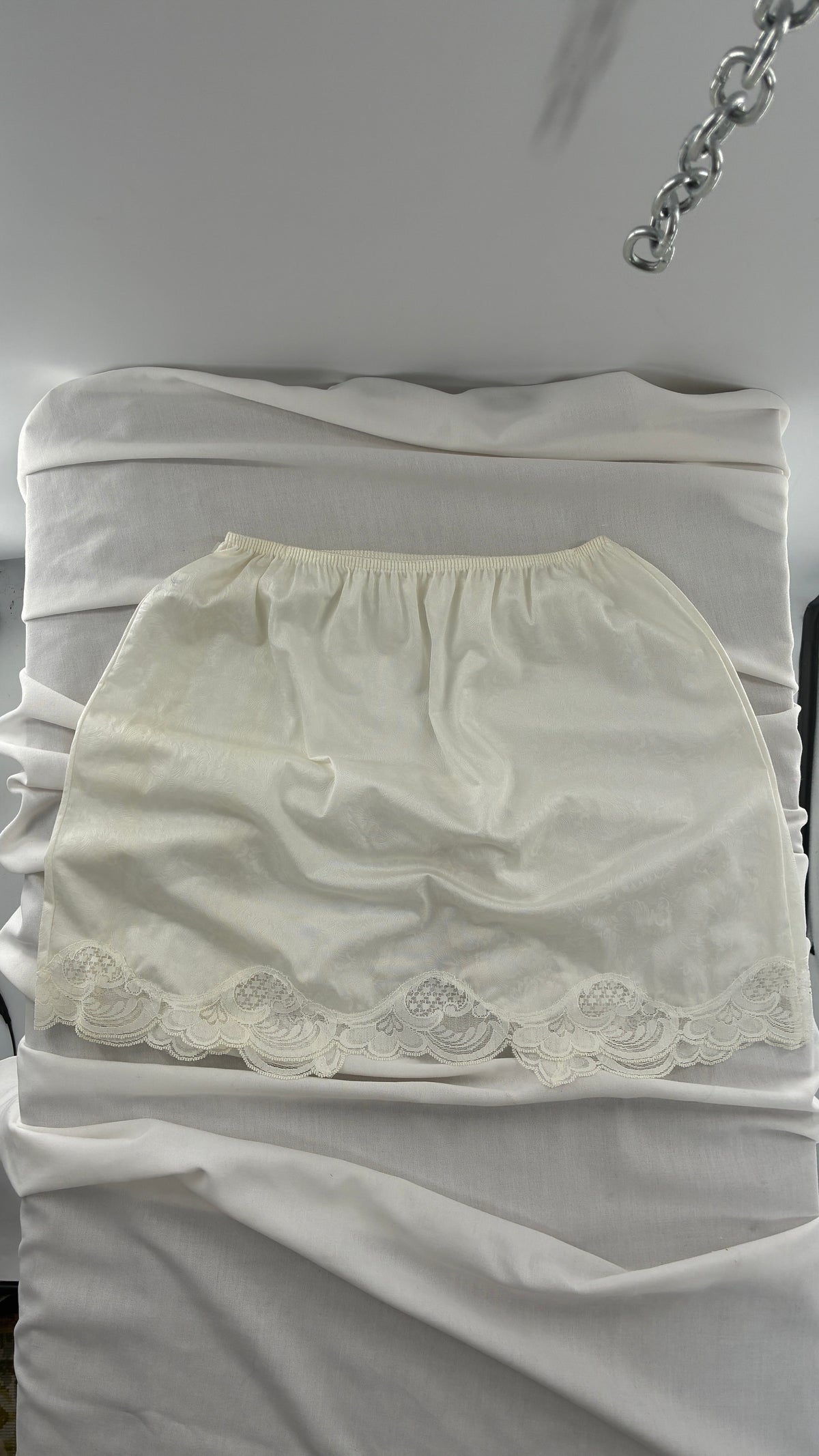 Vintage Ilusión Ivory Silky Slip Mini Paisley Skirt with Scalloped Lace Trim Hem (XL)