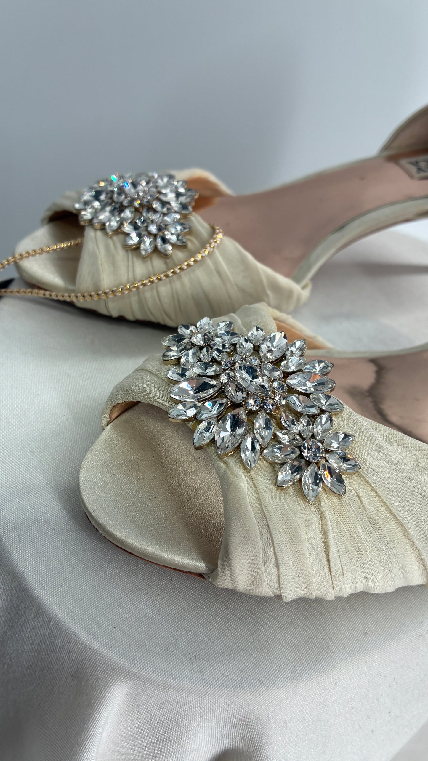 Badgley Mischka Ivory Satin Peep Toe Kitten Heel with Crystal Broche (8)