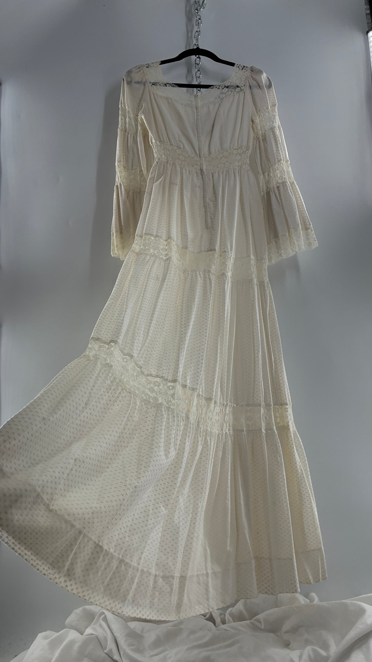 Vintage 1970s Off White Handmade Bell Sleeve Possible Wedding Gown (XS/Small)