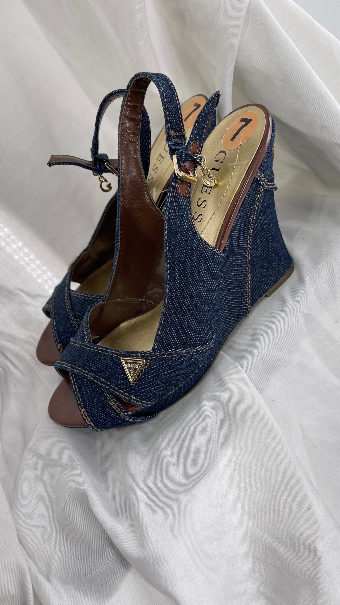 Vintage GUESS Dark Denim Jeans Wedges with Slingback Strap and Iconic Logo (7)