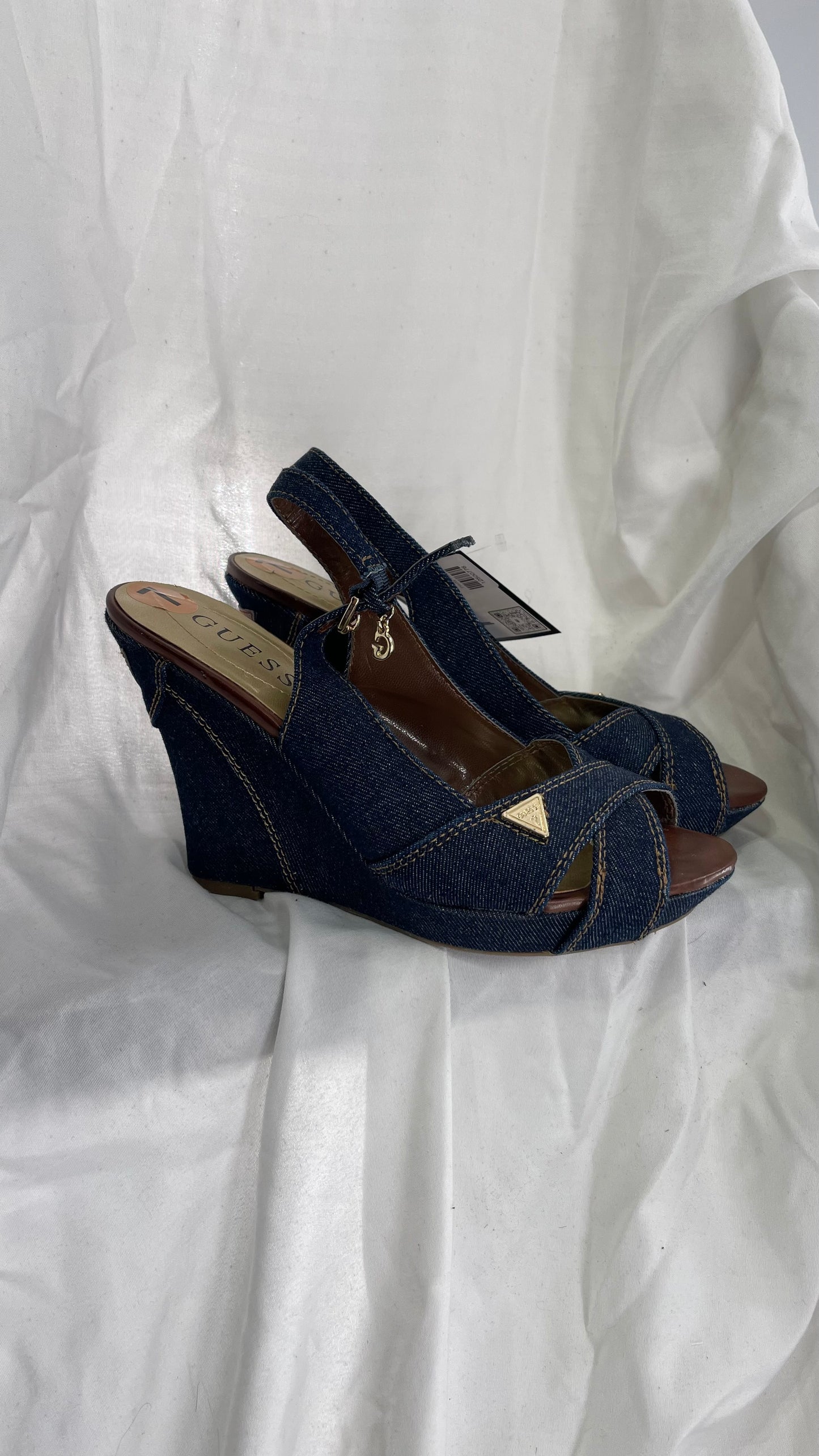 Vintage GUESS Dark Denim Jeans Wedges with Slingback Strap and Iconic Logo (7)