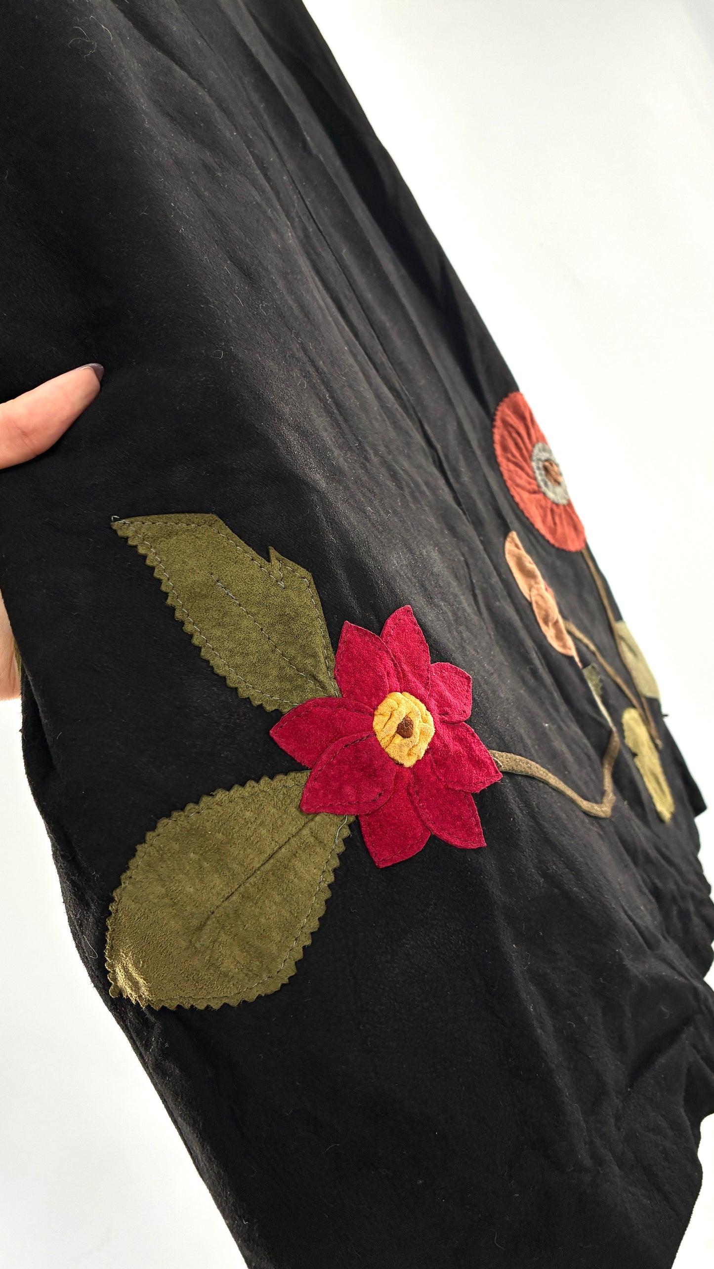 Vintage NEW YORK KAREN GRONER GROWN BEANS Black Leather Skirt with Appliqué Flowers (Small)