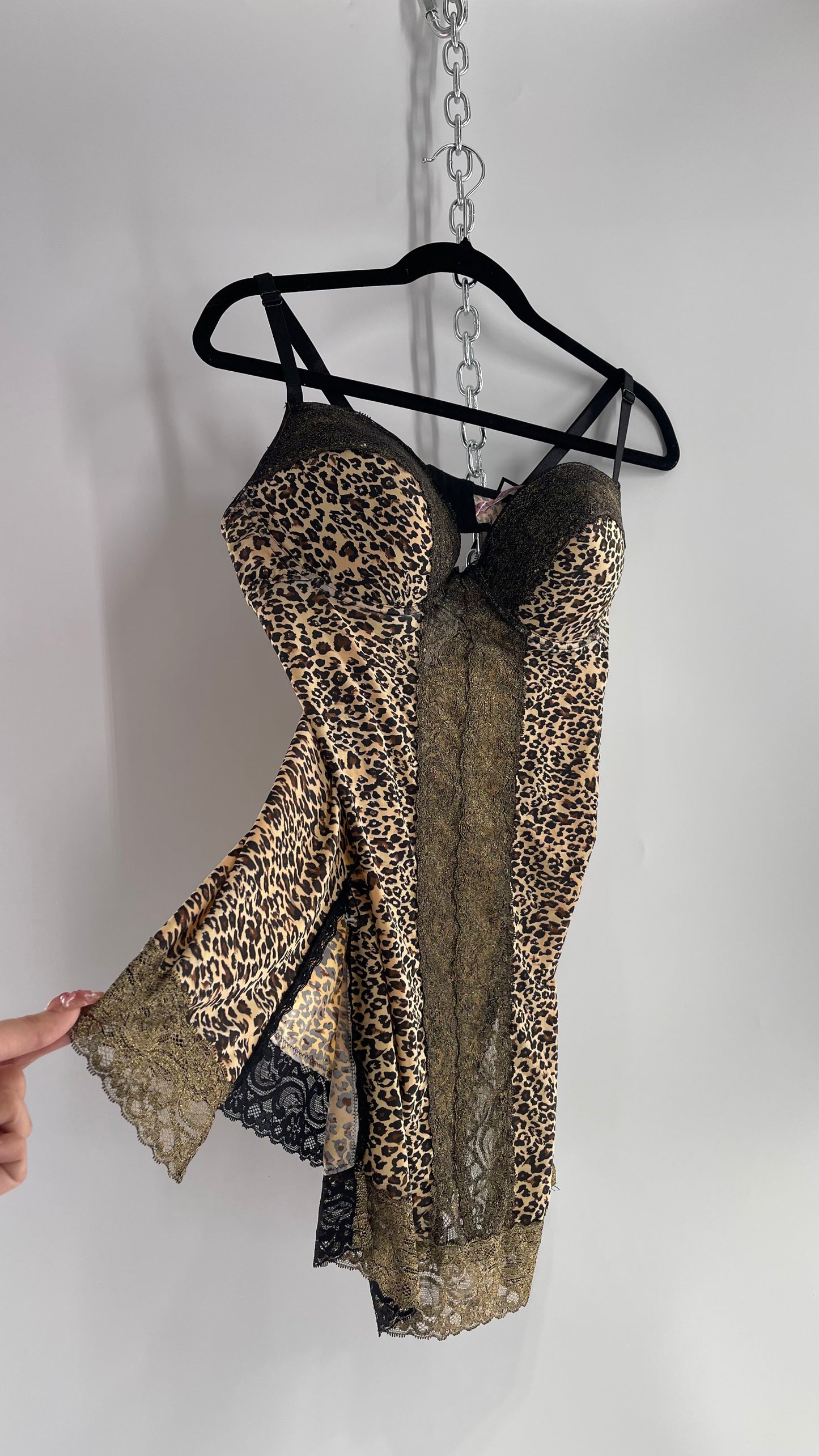 Vintage 1990s Cheetah Printed Babydoll with Lace Trim, Vented Sides and Bow Details (38D)