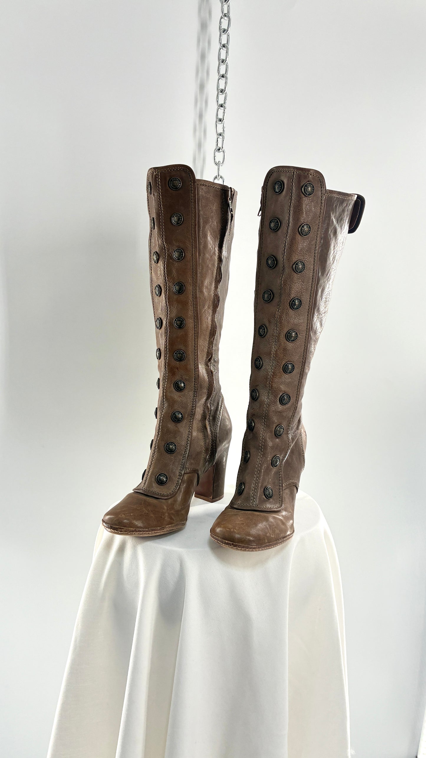 Vintage Limited Edition FRYE Adrienne Taupe Leather Rounded Toe Boots with Button Details (8.5)
