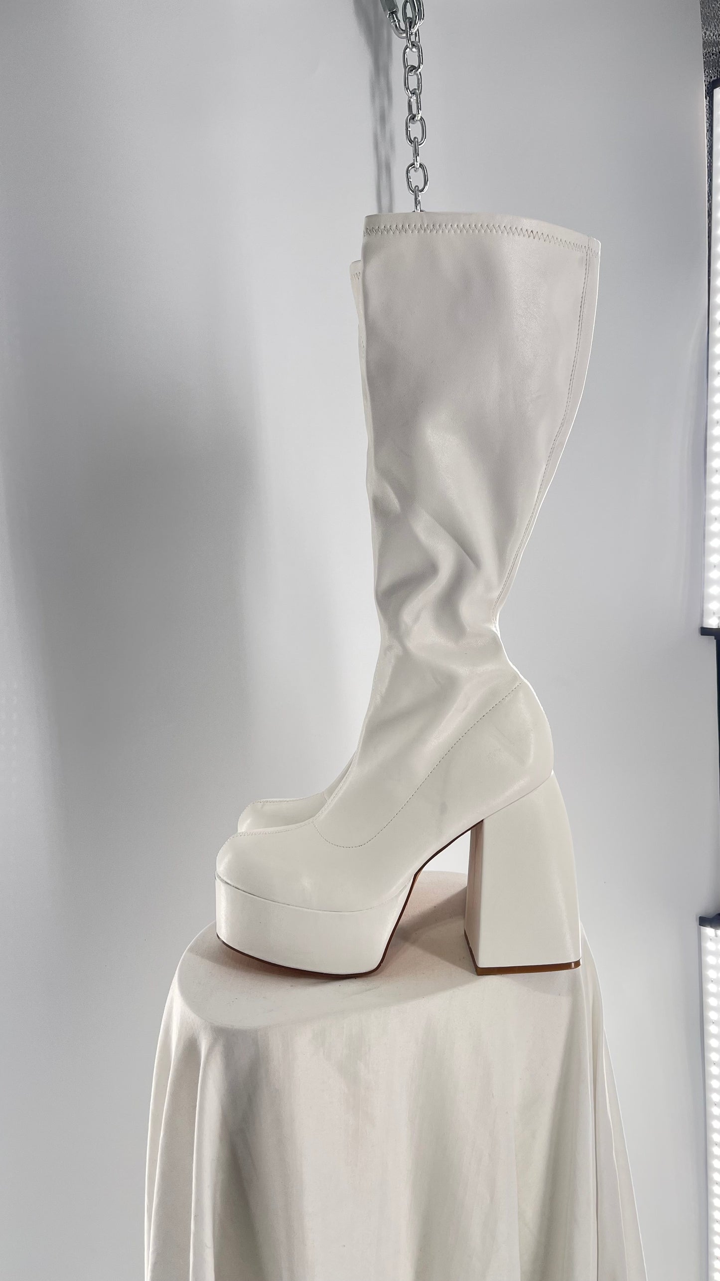 Liliana White Platform Gogo Knee High Boots (7.5)