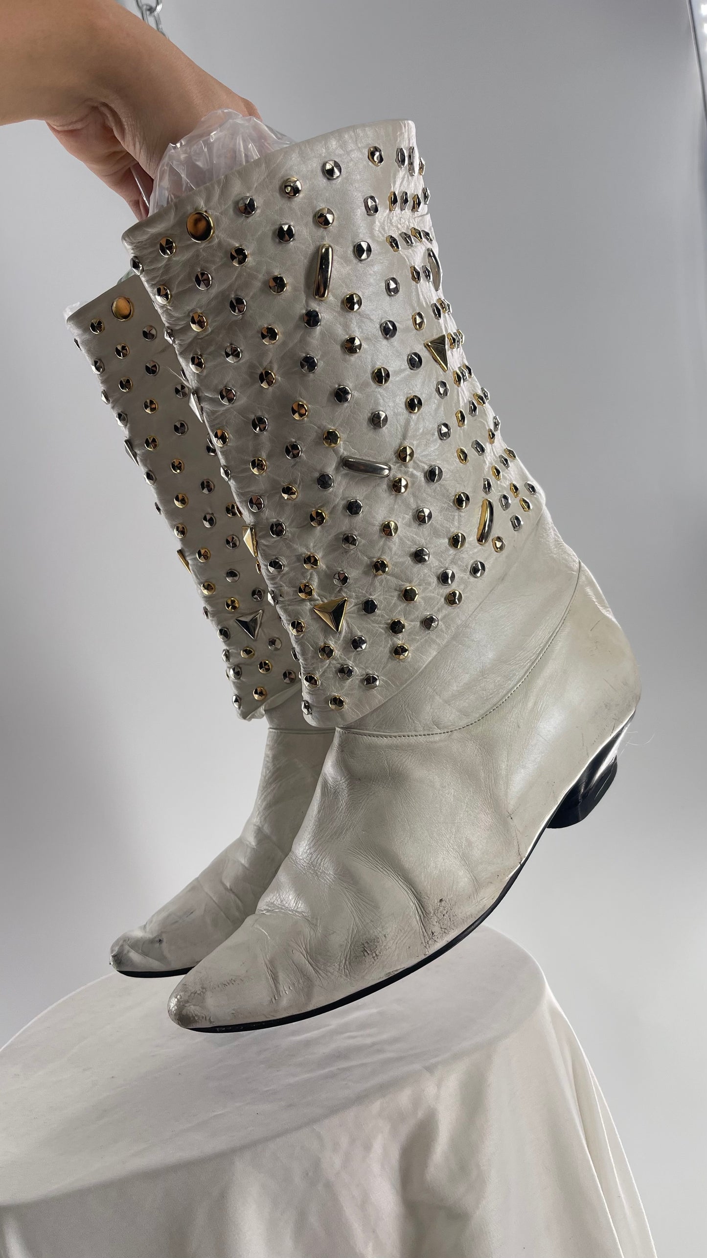 Vintage 1980s Fantasy Collection White Leather Pointed Boots with Mixed Metal Studs (8)