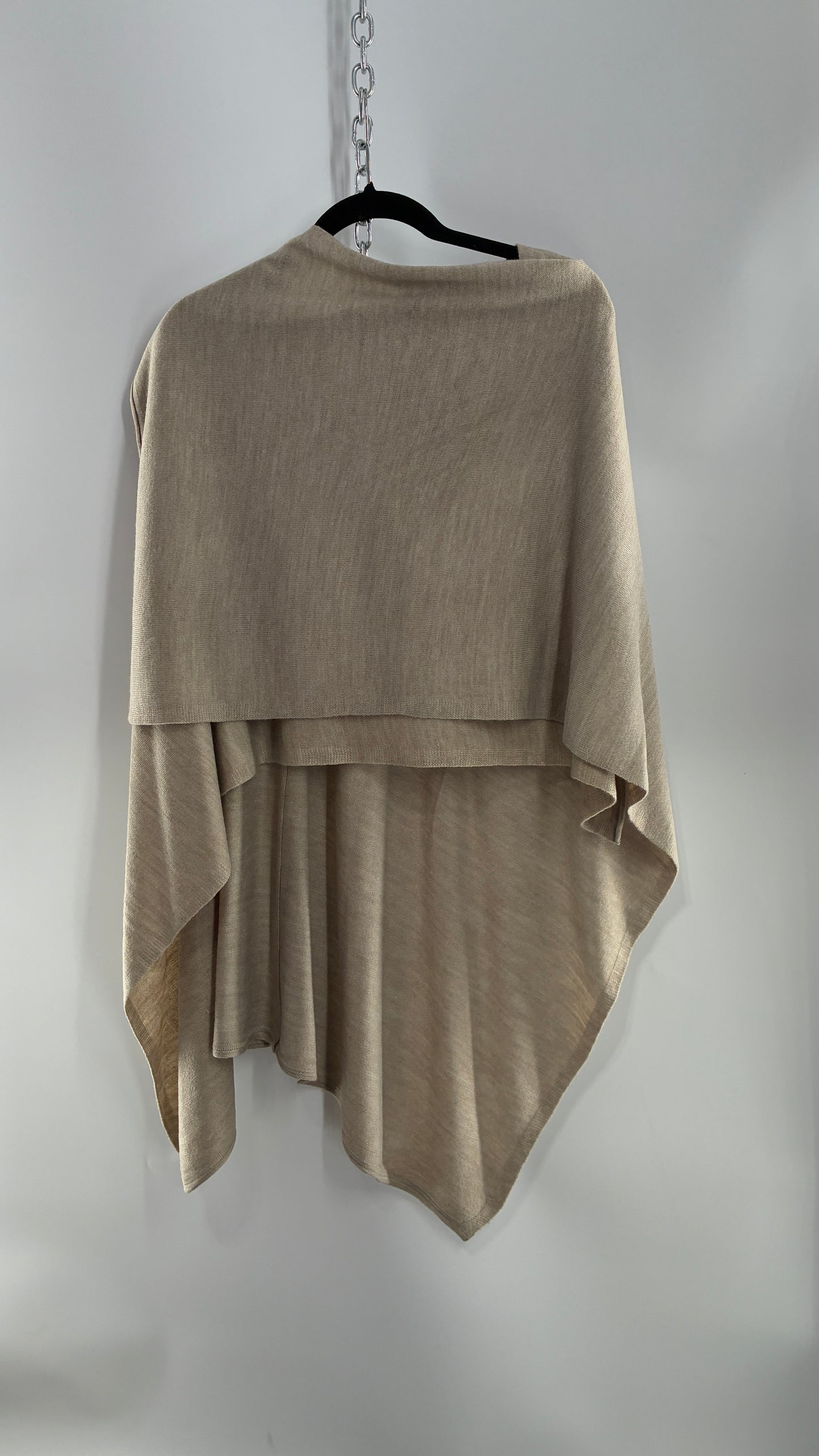 Simply NOELLE Beige Knit Cape with Tags Attached (One Size)