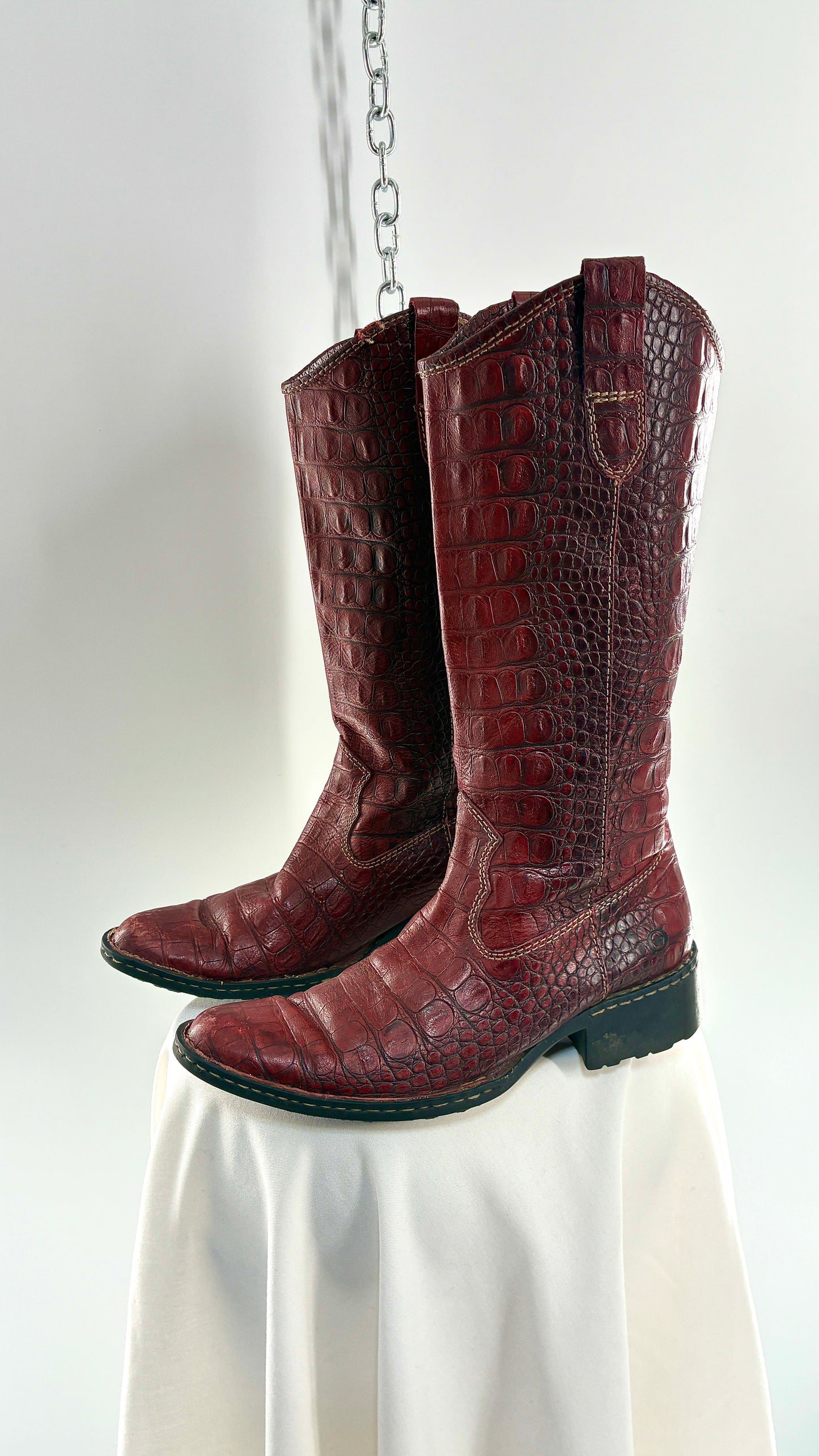 Vintage BORN Red Genuine Leather Crocodile Embossed Pointed Toe Boots (8.5)
