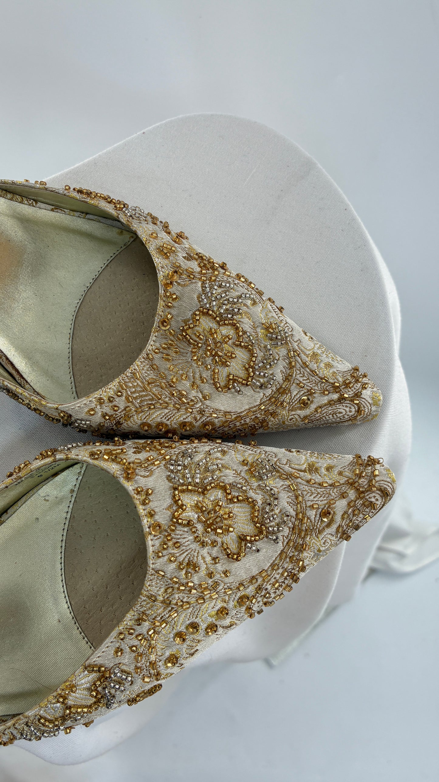 Vintage Karen Scott Samora Brocade Ivory and Gold Beaded Pointed Toe Kitten Heel (9.5)