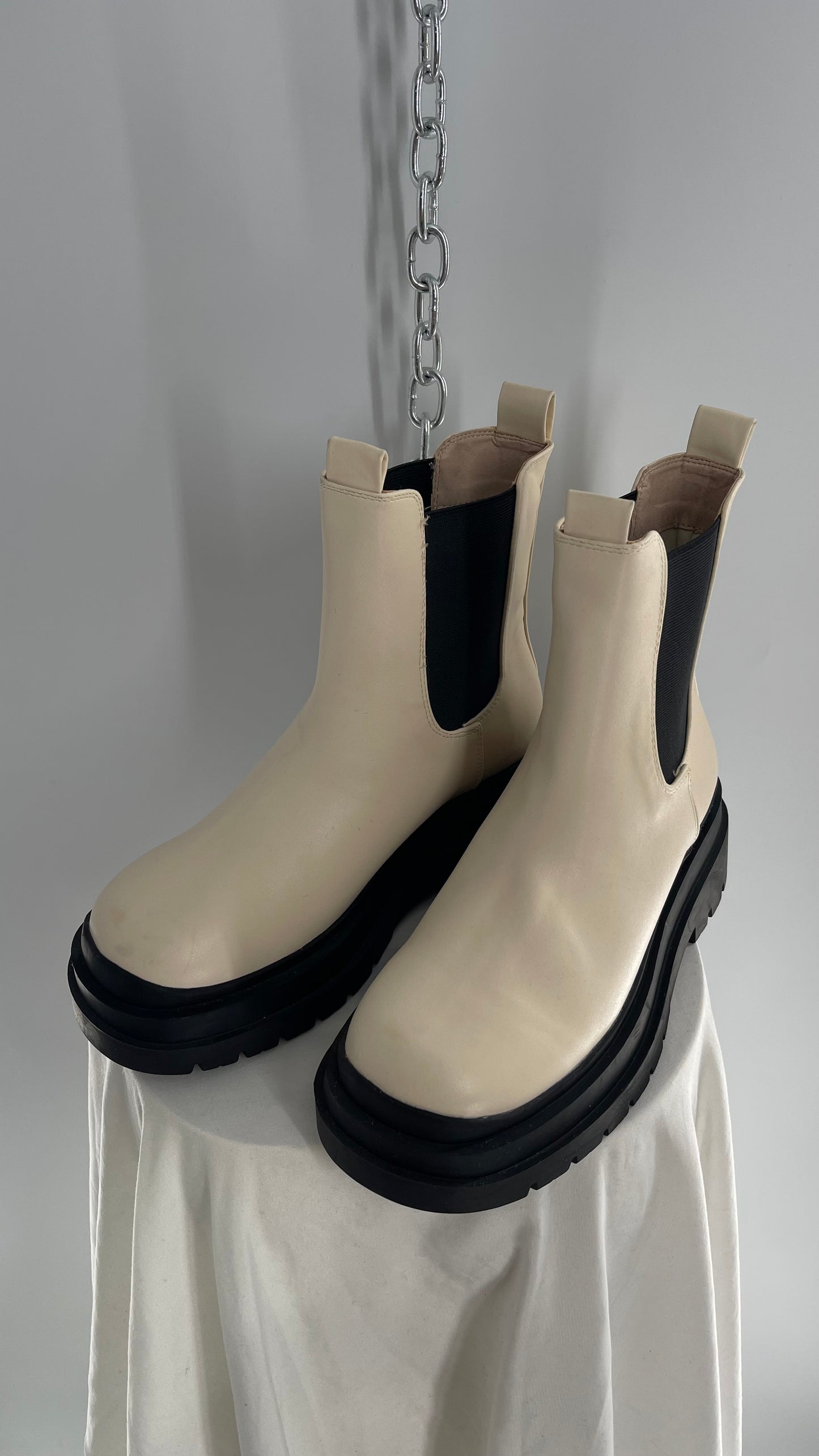 Urban Outfitters Off White Chelsea Boot (9)