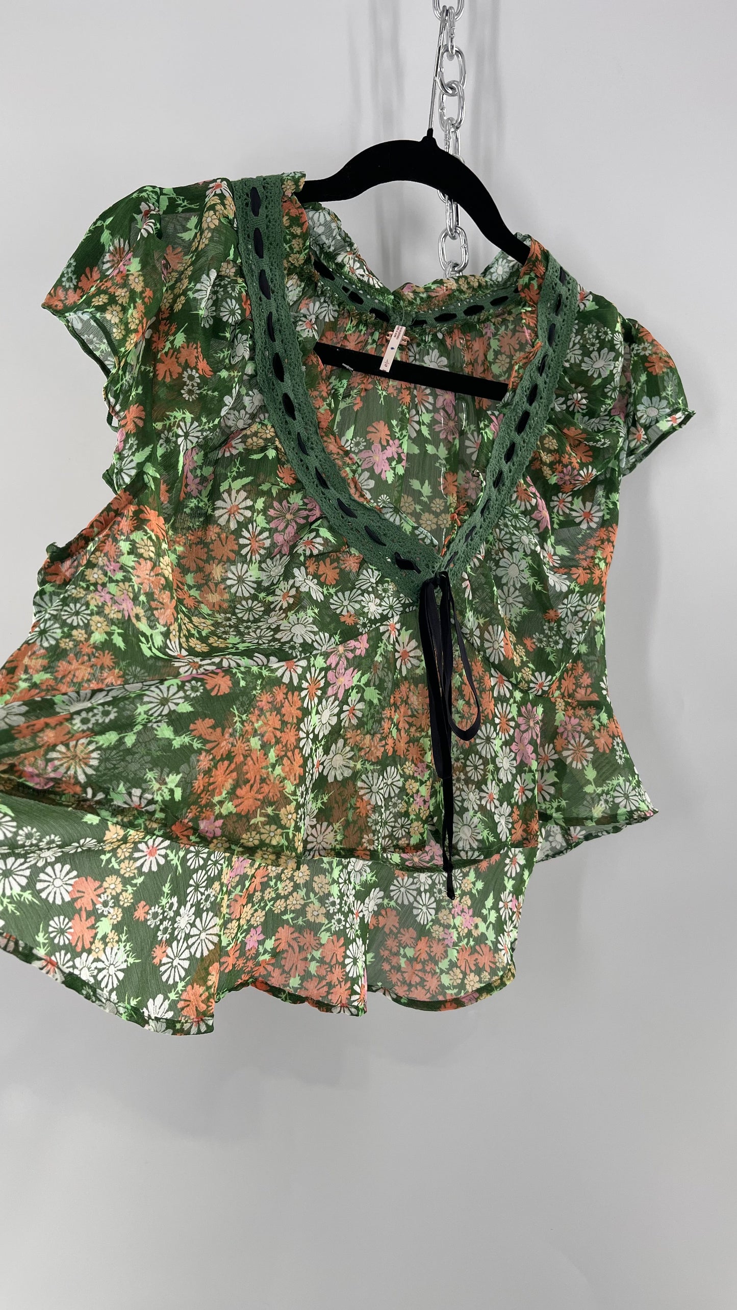 Free People Green Floral Blouse with Green Lace Neckline and Black Velvet Ribbon (Large)