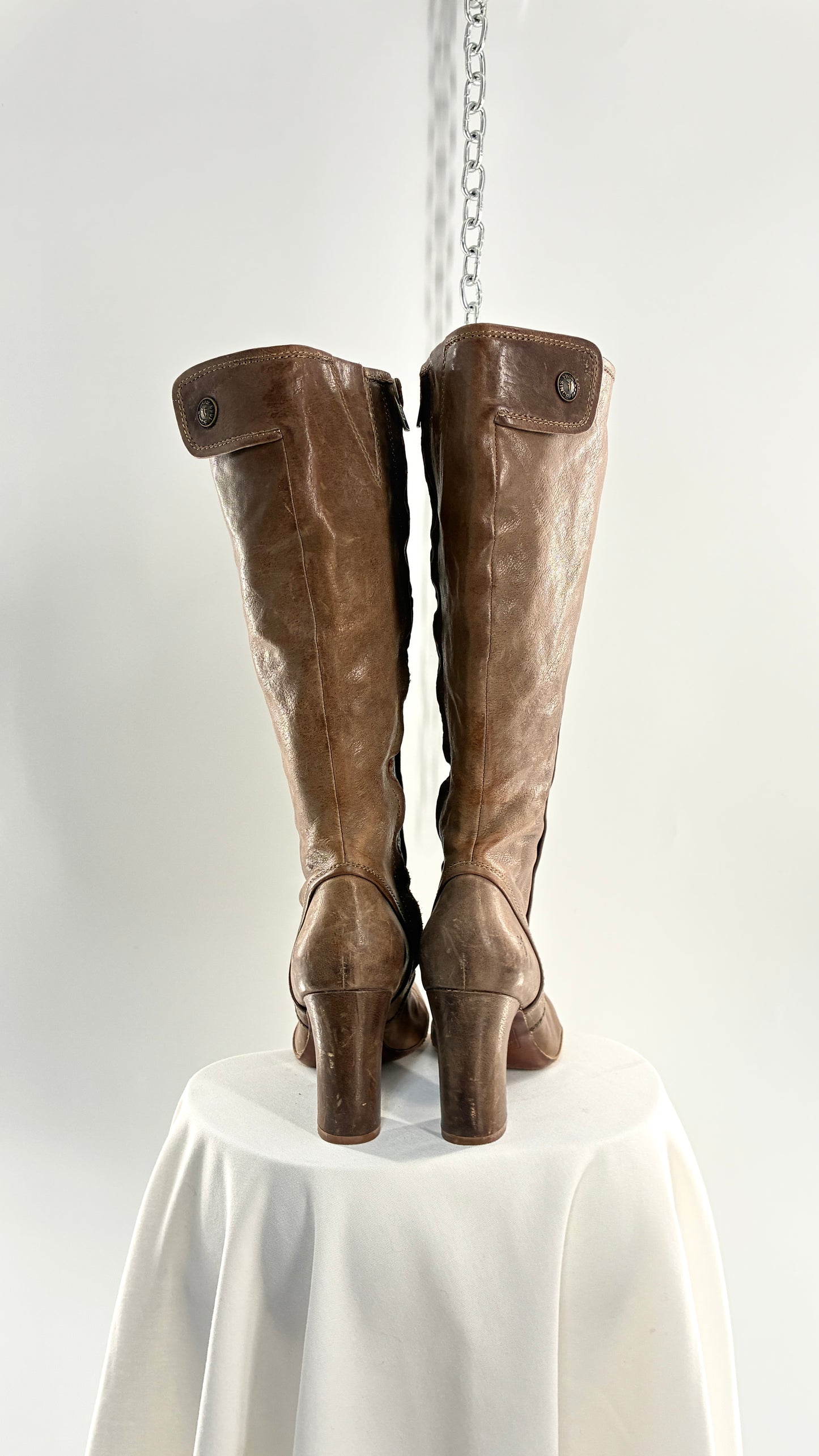 Vintage Limited Edition FRYE Adrienne Taupe Leather Rounded Toe Boots with Button Details (8.5)